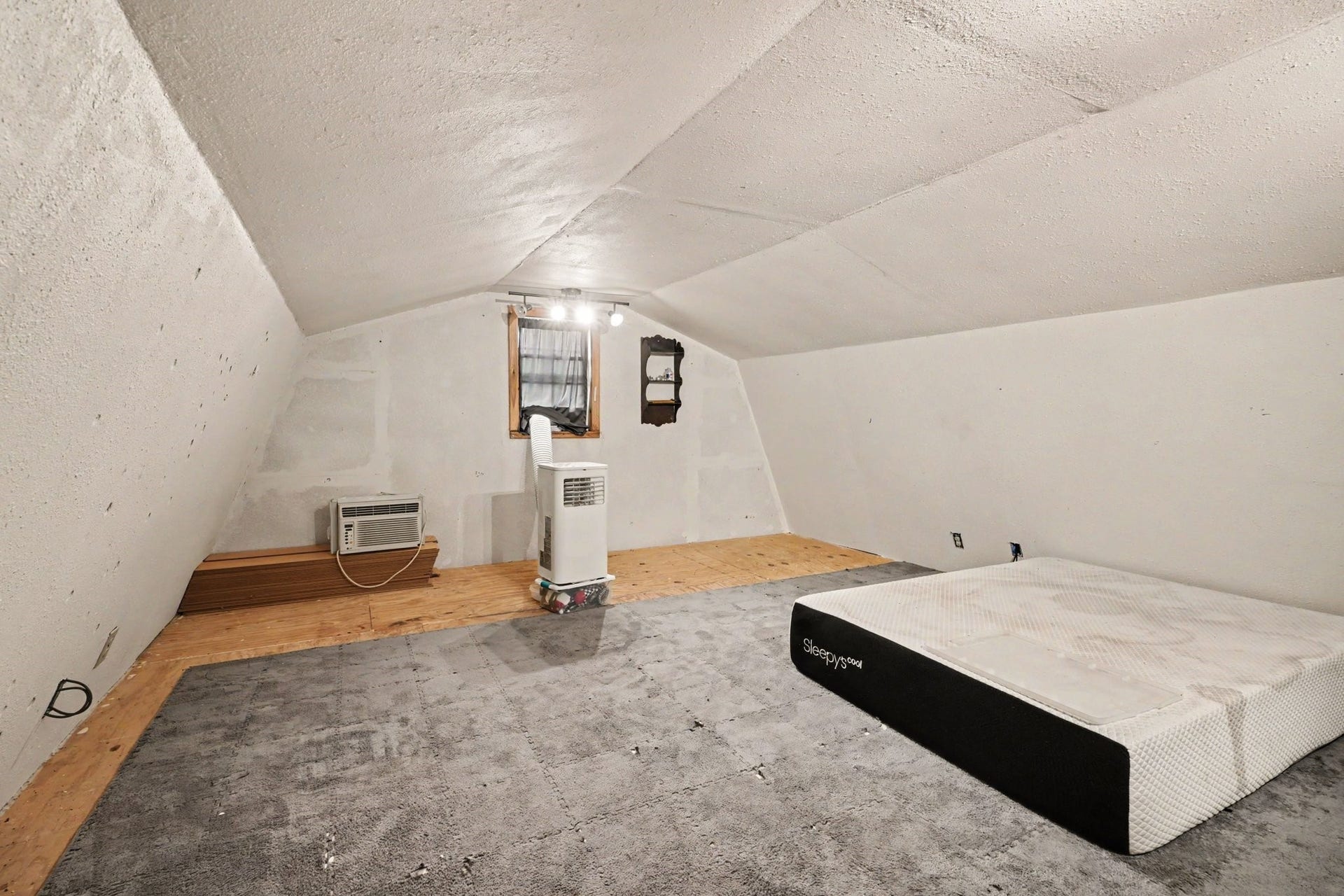 17310 Mcdonald Road, Alvin, TX 77511 Guest House Loft area