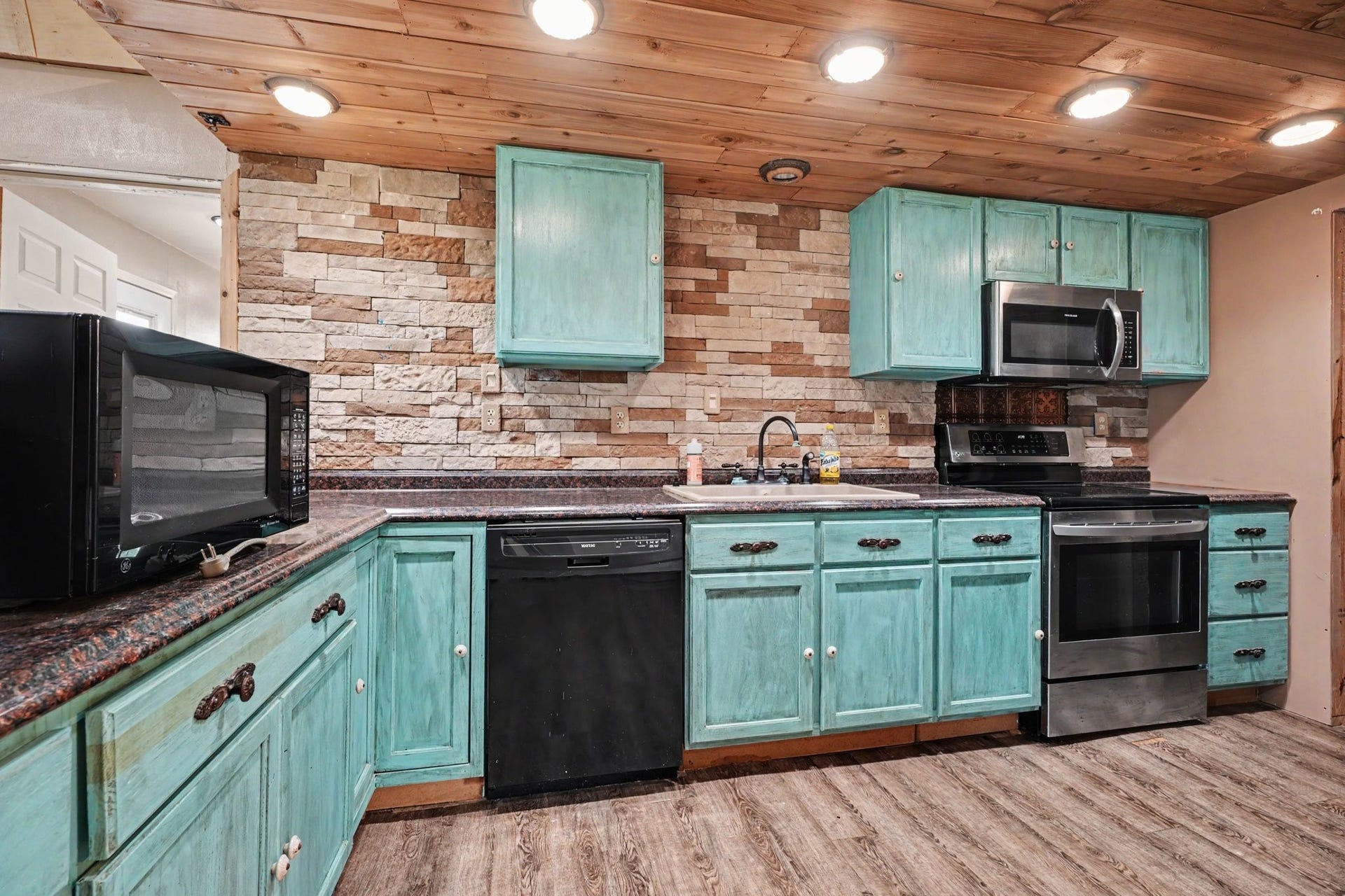 17310 Mcdonald Road, Alvin, TX 77511 Guest House Kitchen