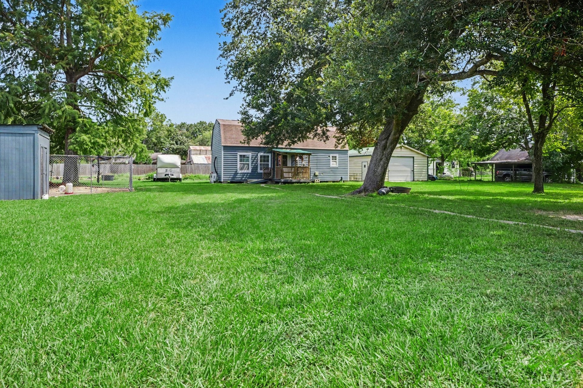 17310 Mcdonald Road, Alvin, TX 77511 Backyard green space