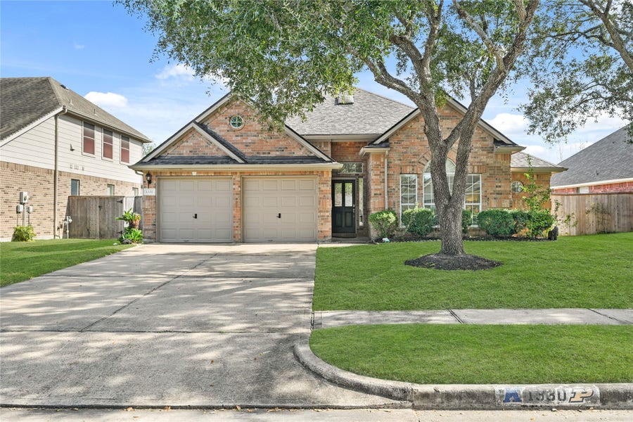 Property photo for 1330 Leigh Gardens Drive, Sugar Land, TX