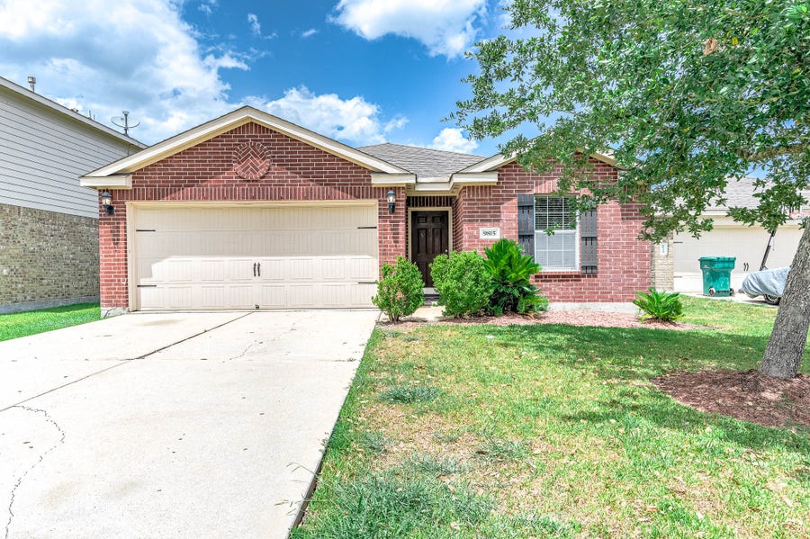 Property photo for 9815 Onyx Trail Drive, Rosharon, TX