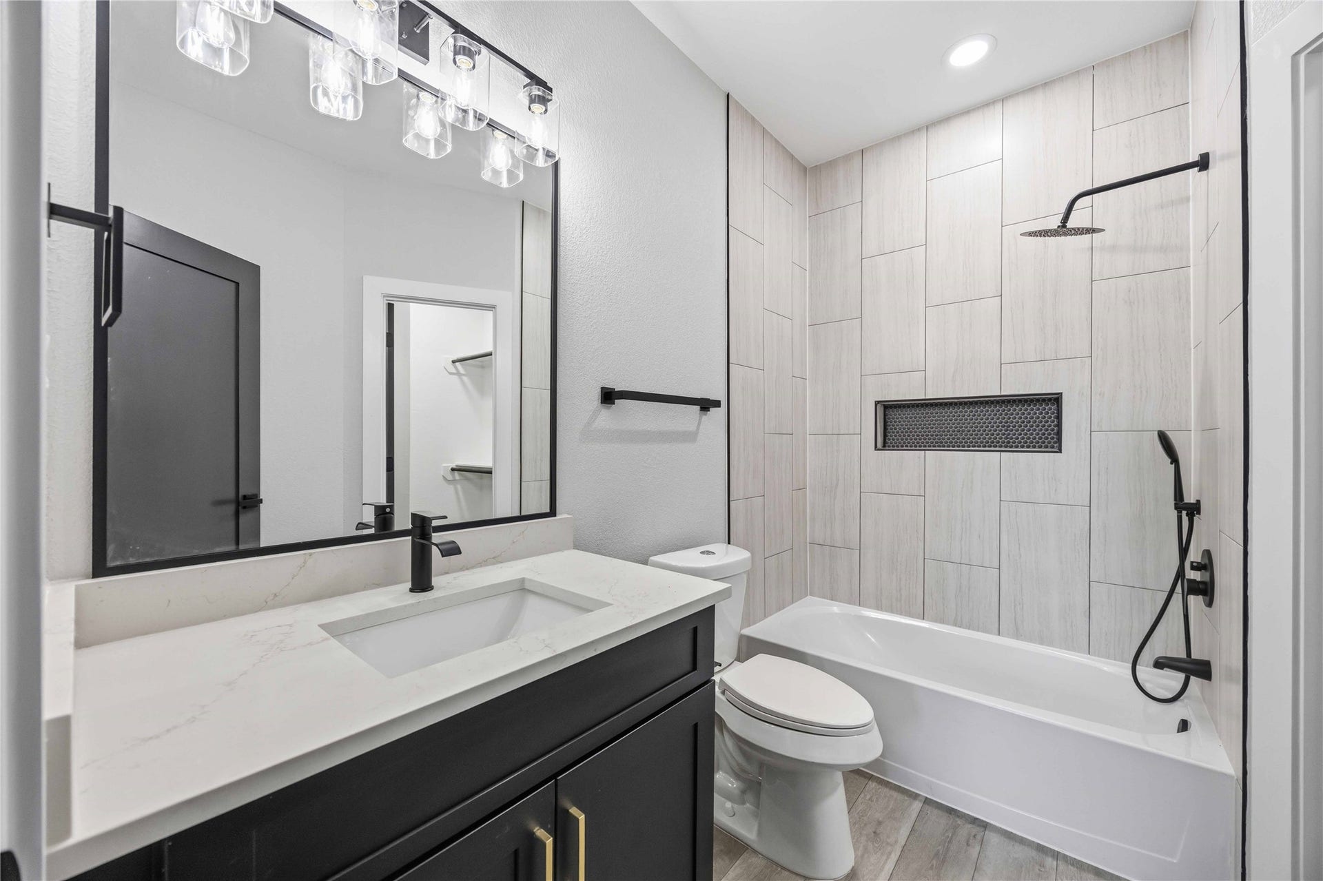 5326 Ridgeway Drive, Houston, TX 77033 5326 Ridgeway Drive, Houston, TX 77033