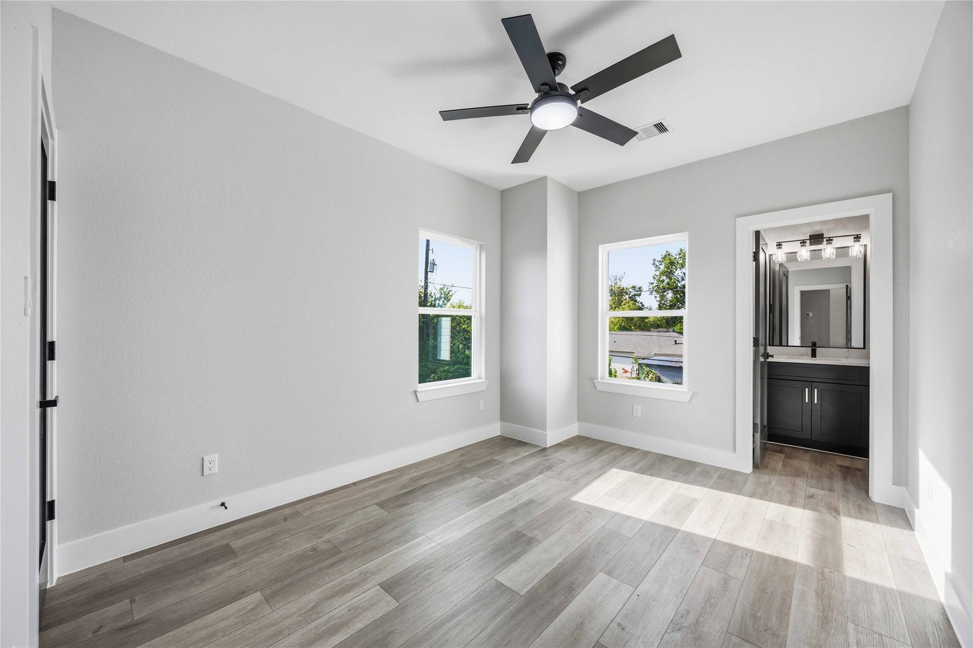 5326 Ridgeway Drive, Houston, TX 77033 5326 Ridgeway Drive, Houston, TX 77033