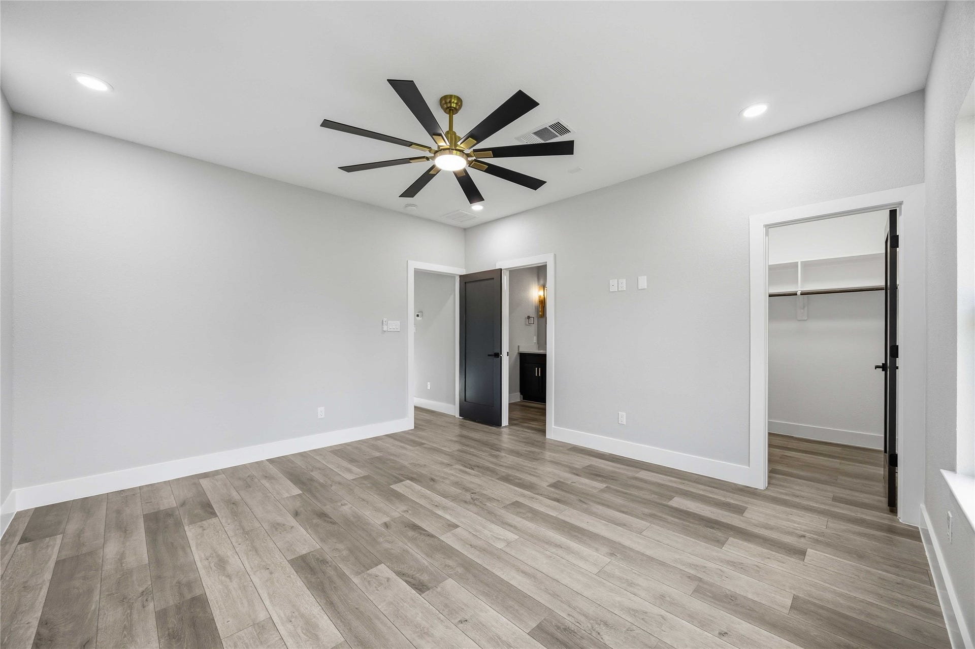 5326 Ridgeway Drive, Houston, TX 77033 5326 Ridgeway Drive, Houston, TX 77033