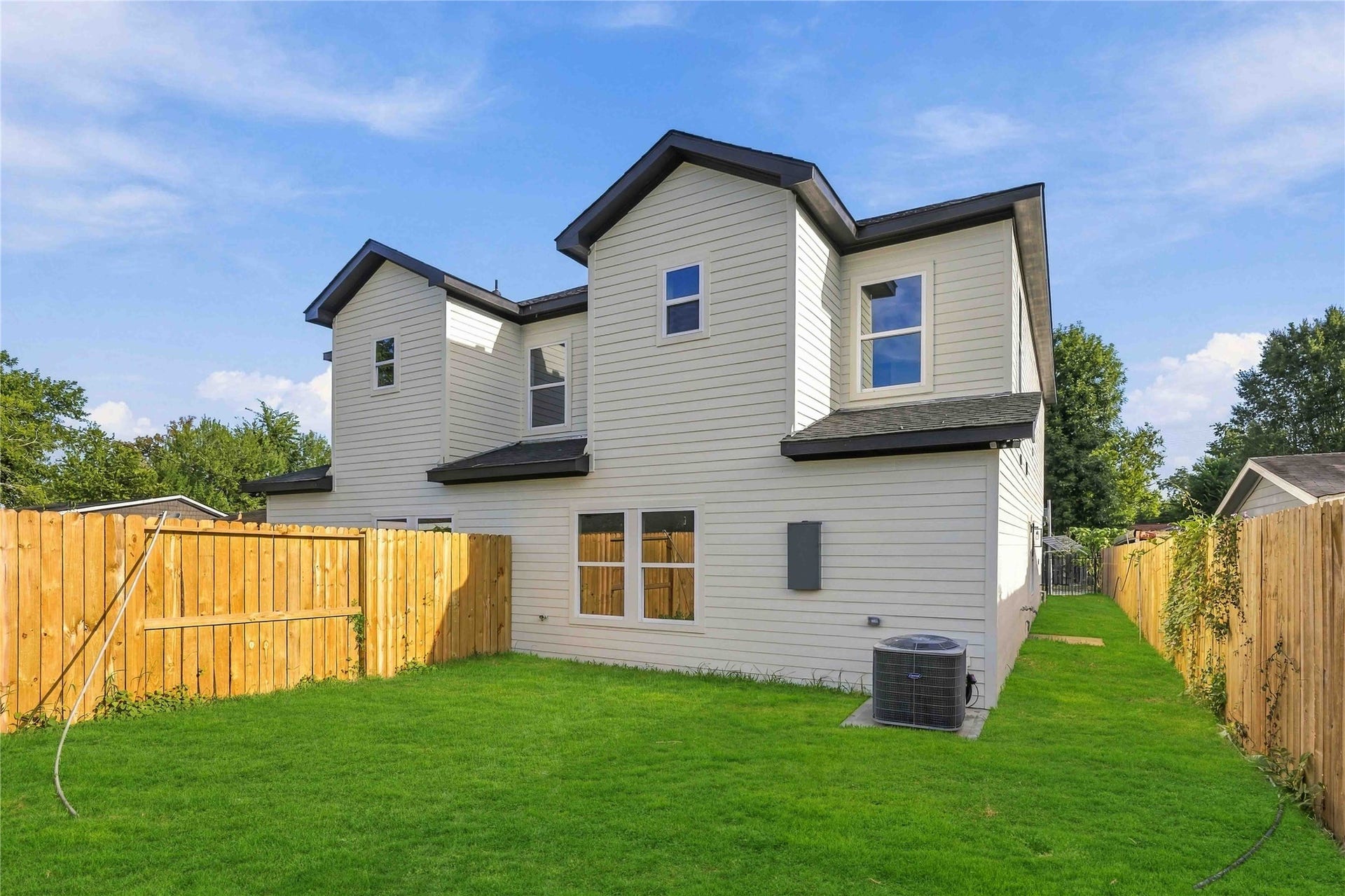 5326 Ridgeway Drive, Houston, TX 77033 5326 Ridgeway Drive, Houston, TX 77033