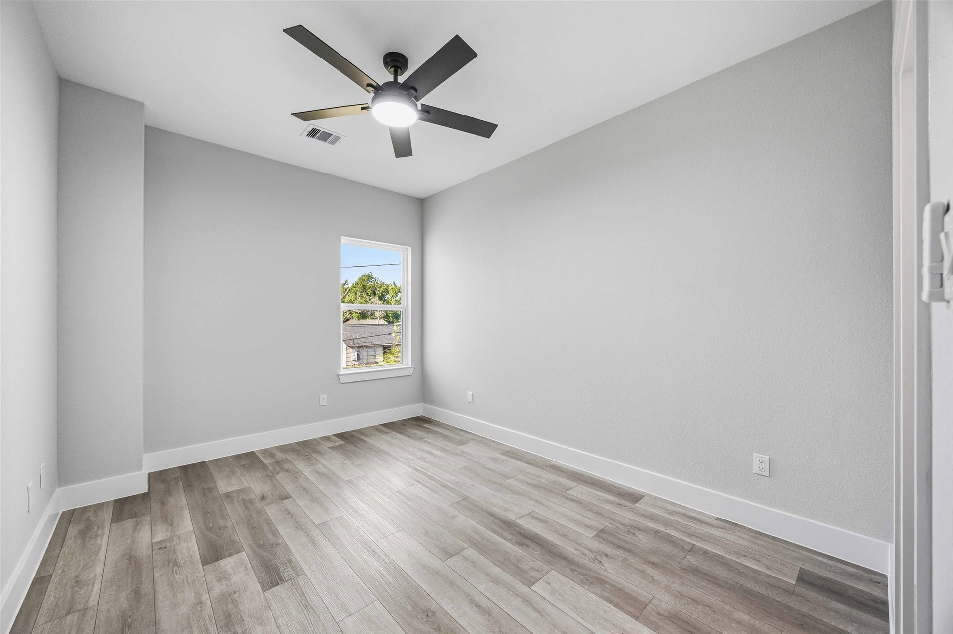 5326 Ridgeway Drive, Houston, TX 77033 5326 Ridgeway Drive, Houston, TX 77033