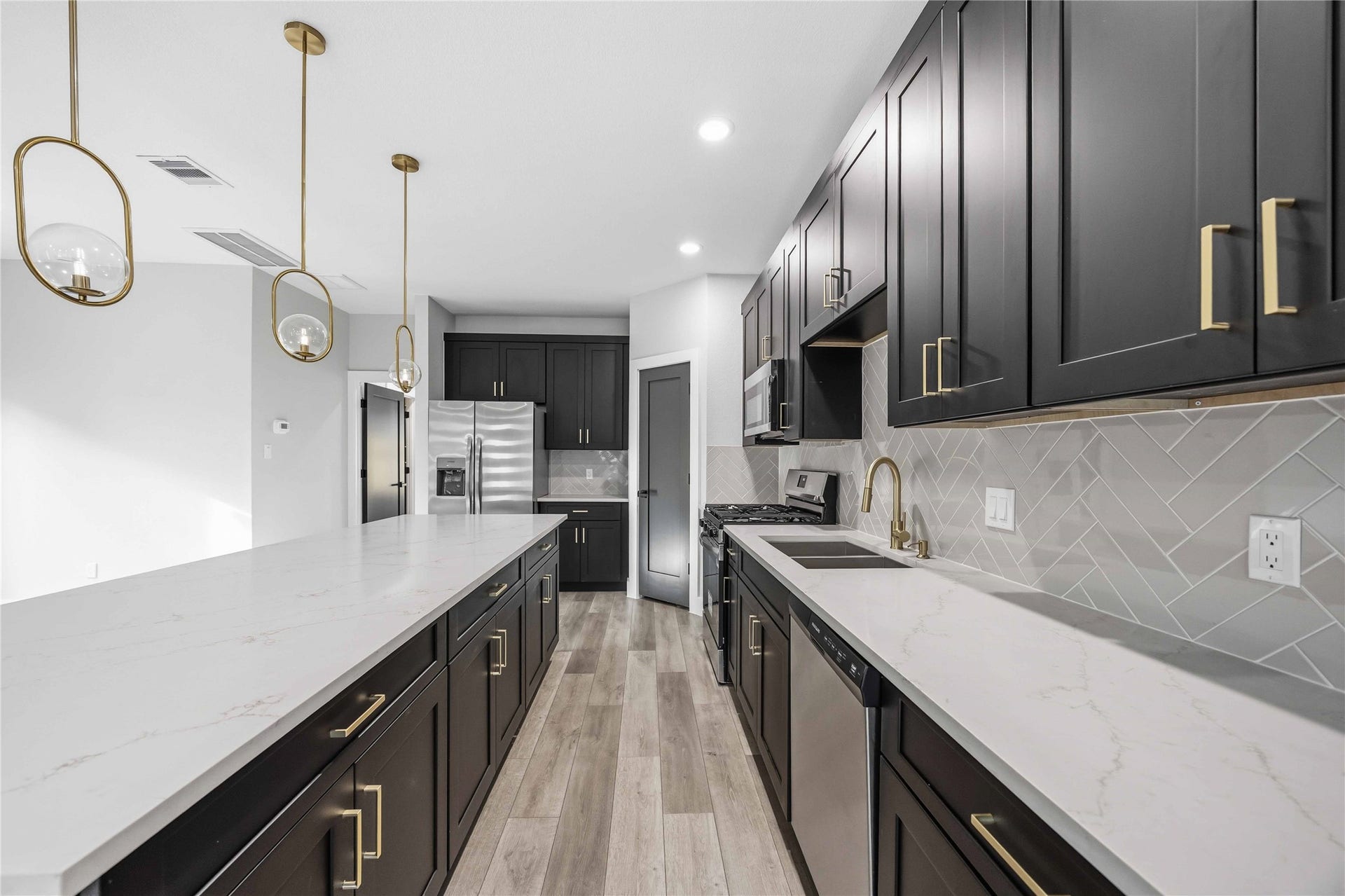5326 Ridgeway Drive, Houston, TX 77033 5326 Ridgeway Drive, Houston, TX 77033