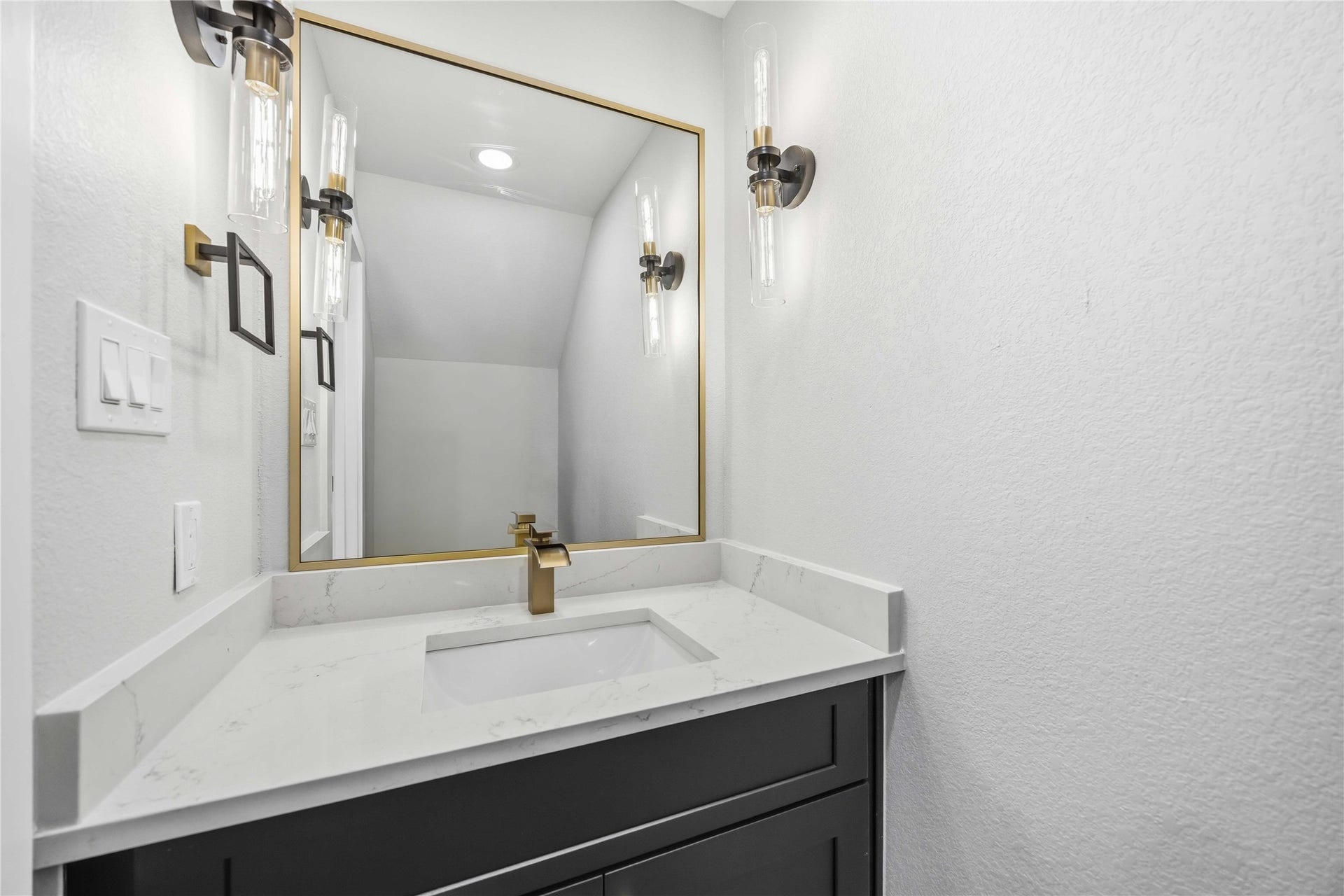 5326 Ridgeway Drive, Houston, TX 77033 5326 Ridgeway Drive, Houston, TX 77033