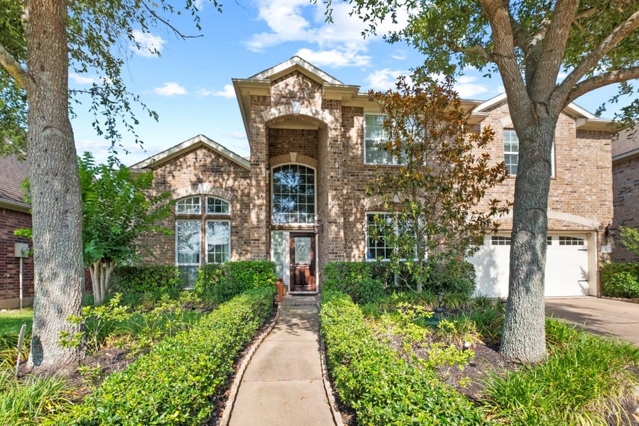 Property photo for 302 Trillium Drive, Sugar Land, TX