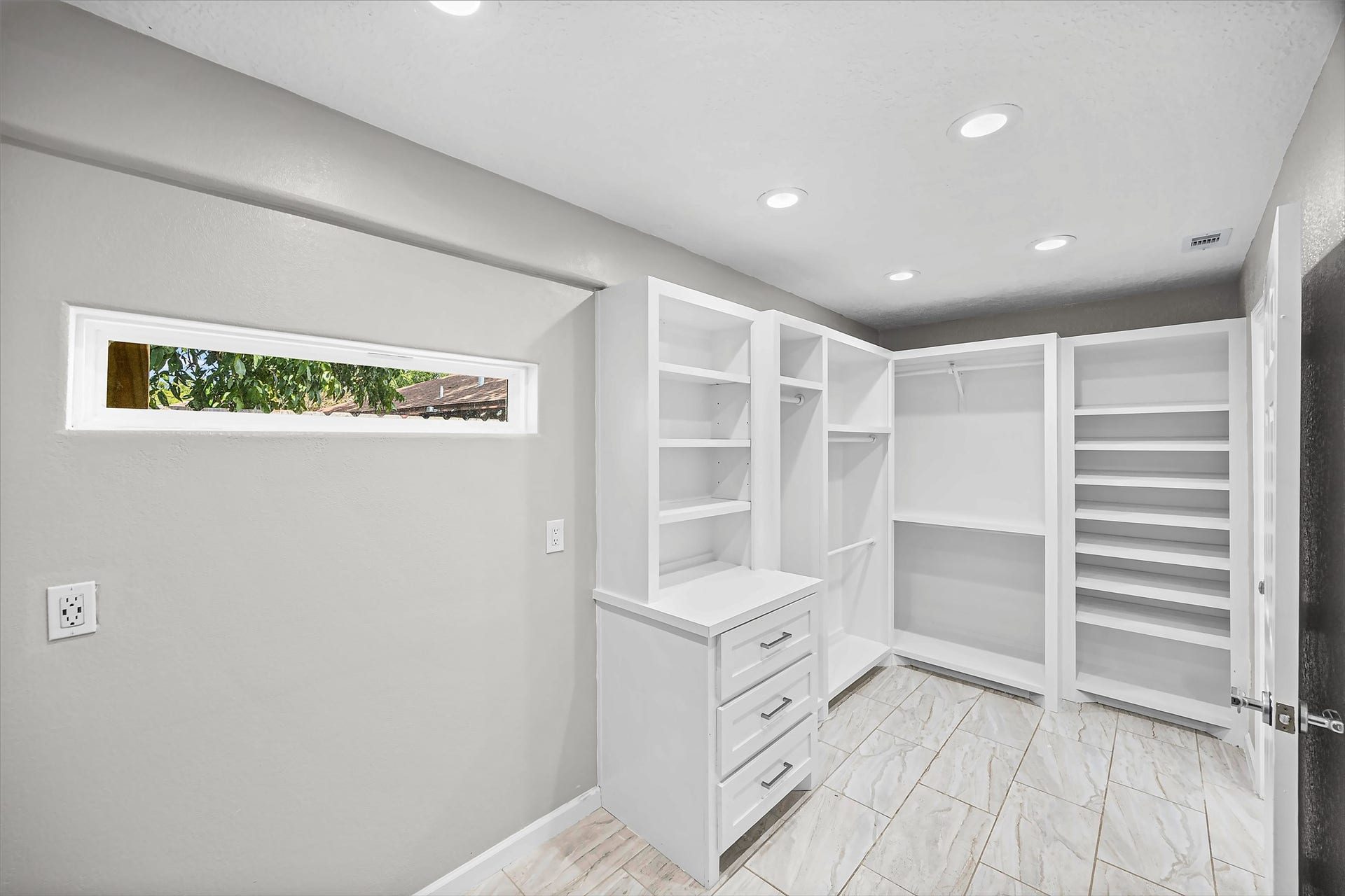 1208 Blackberry Drive, Pasadena, TX 77506