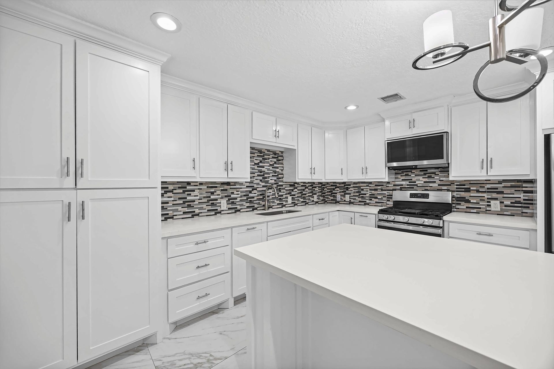 1208 Blackberry Drive, Pasadena, TX 77506