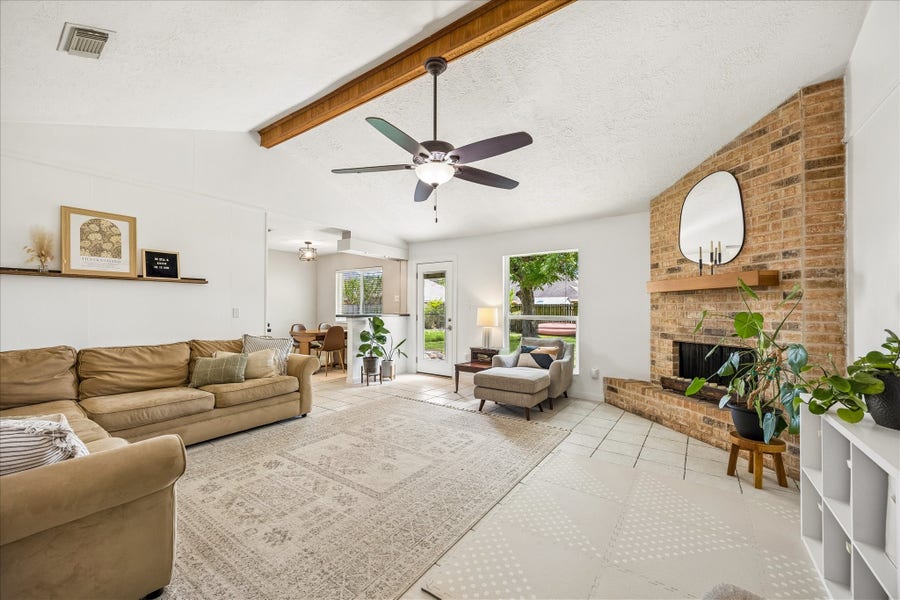 Property photo for 807 W Galveston Street, League City, TX