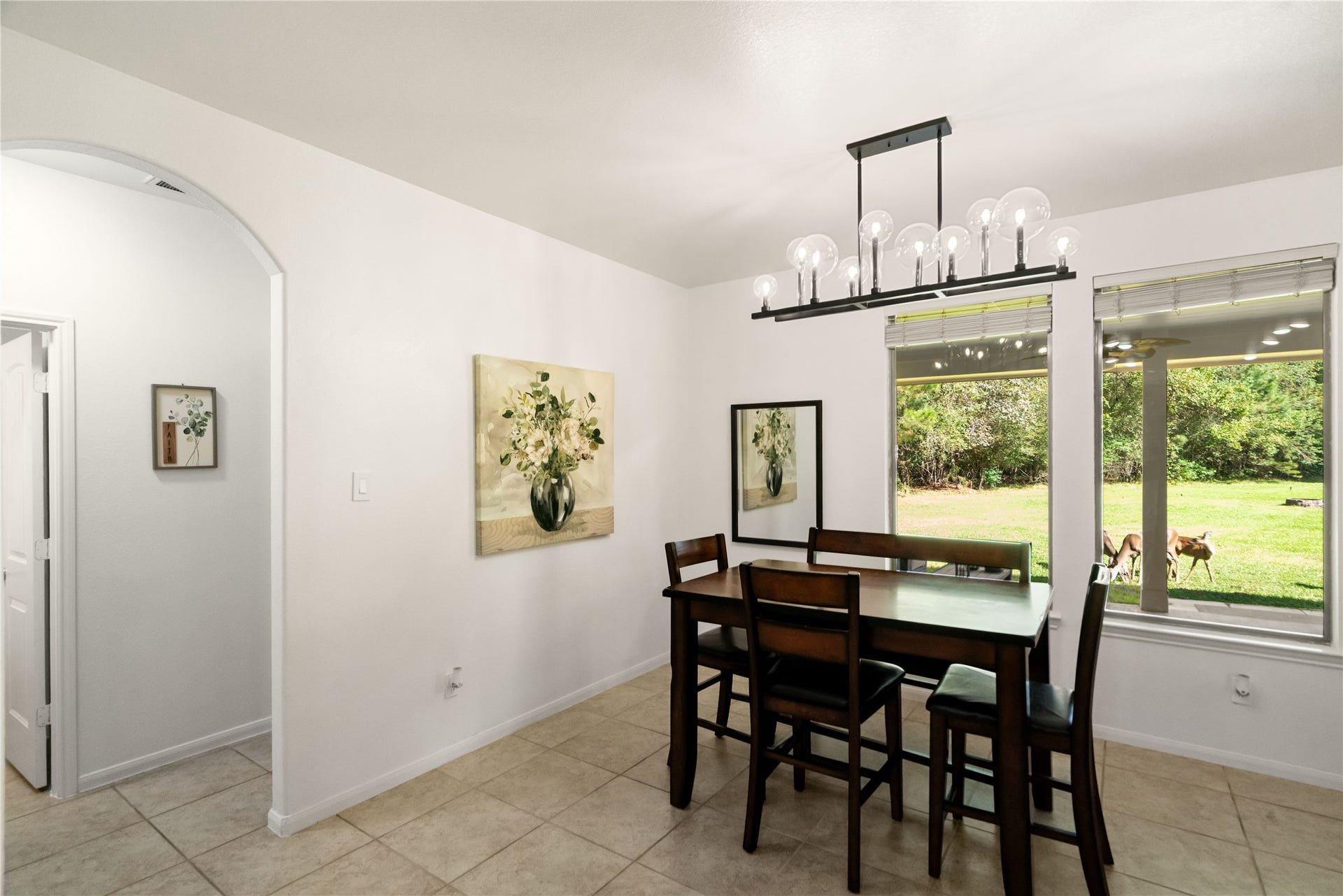Breakfast with a view! Natural light pours through the windows, bringing the beauty of the outdoors right to your dining table.
