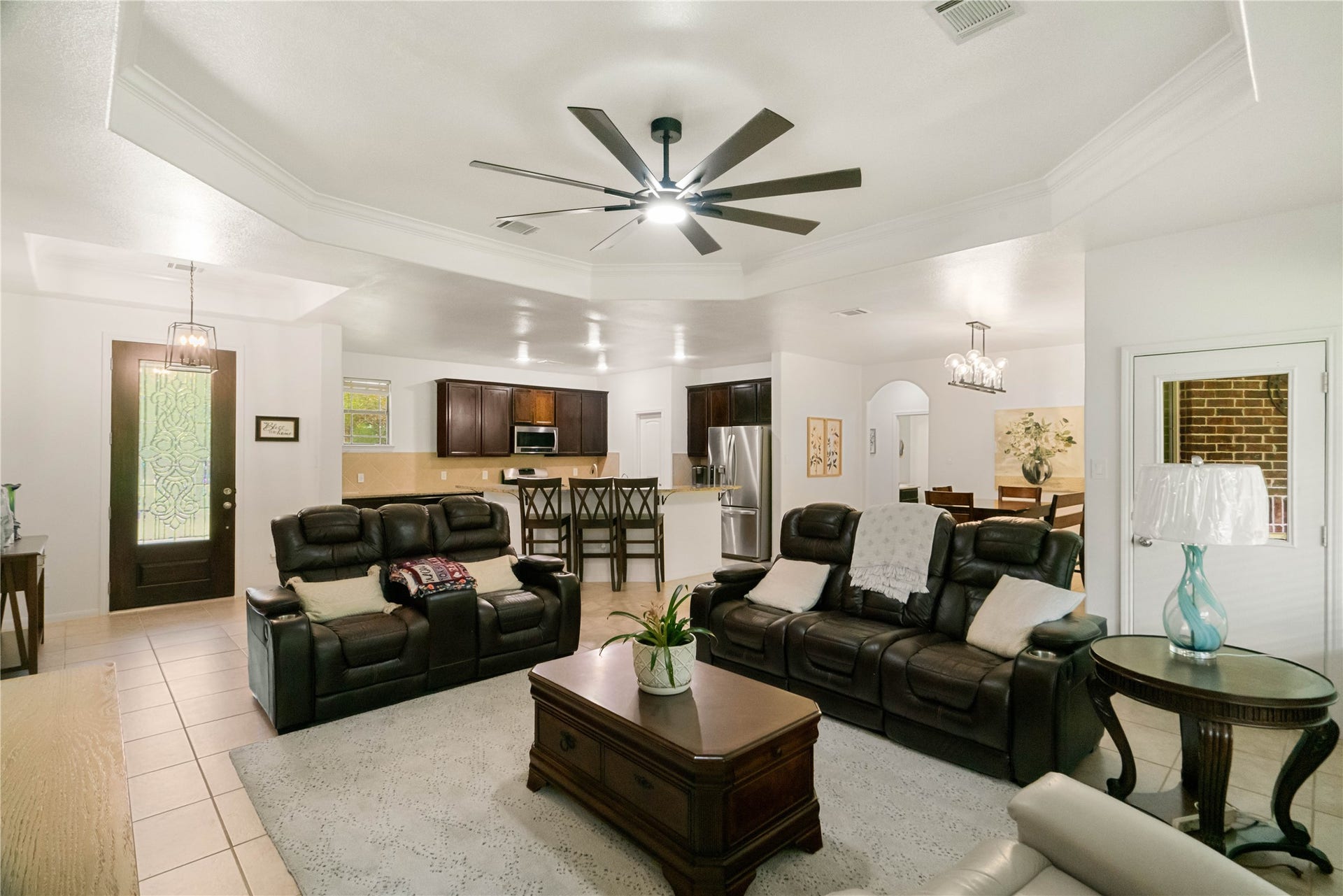 From holiday celebrations to quiet evenings by the fireplace, this generous living space was made for gathering together.