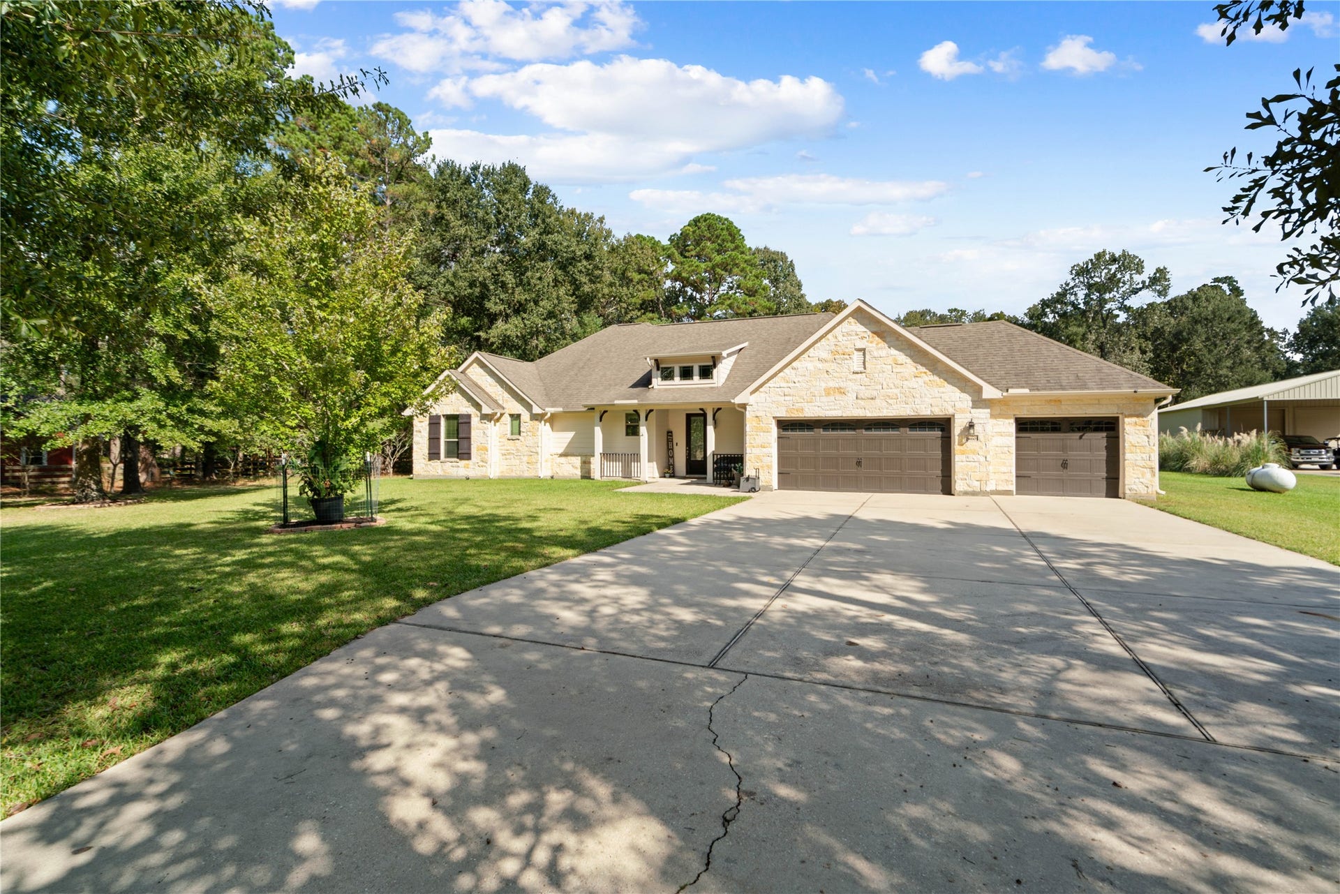 The perfect ending to your home tourand the beginning of your next chapter! Beautiful curb appeal, a welcoming driveway, and a place you'll be proud to call home.