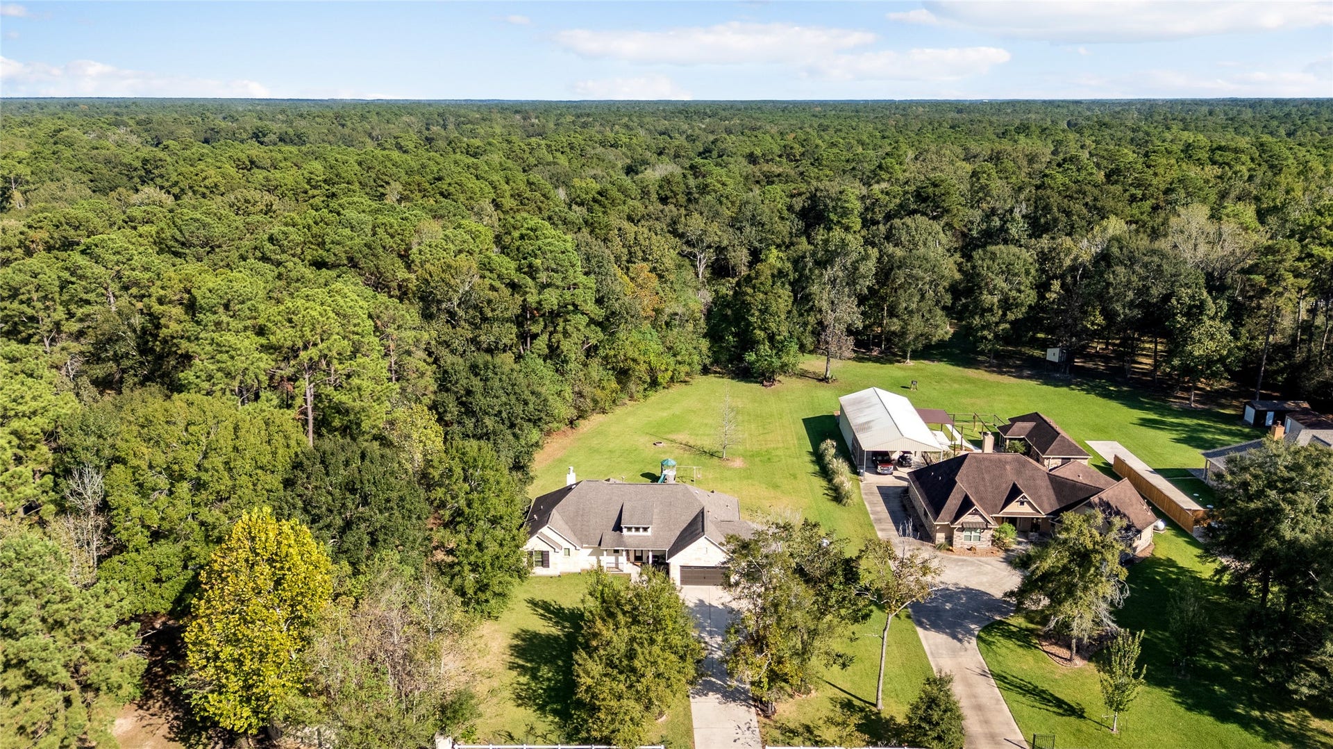 Privacy, nature, and room to breathe! Surrounded by lush greenery, this property offers a peaceful escape from the everyday.