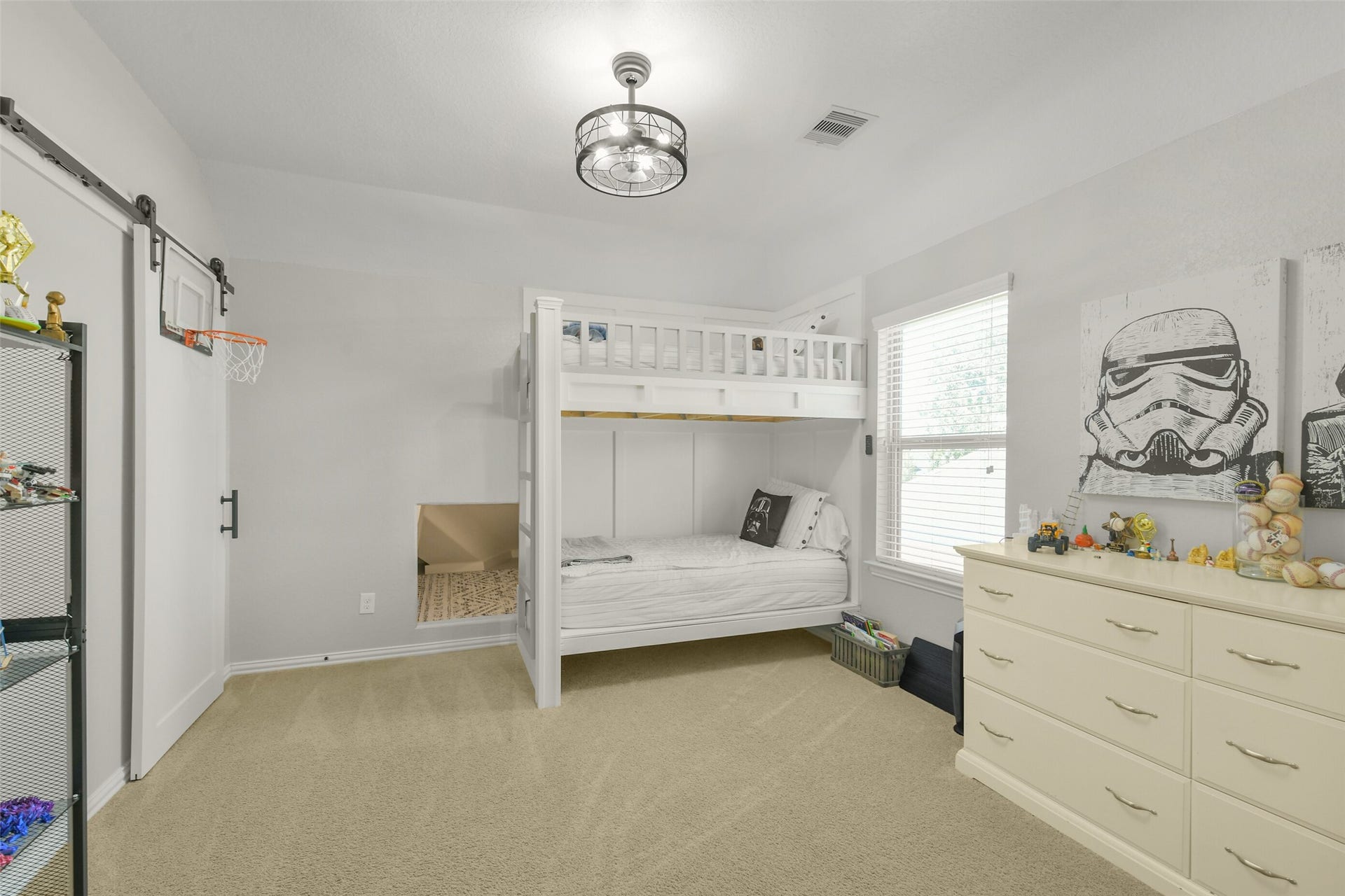 119 Finchfield Place, Montgomery, TX 77316 Bright secondary bedroom with neutral finishes and room for a variety of furniture arrangements.