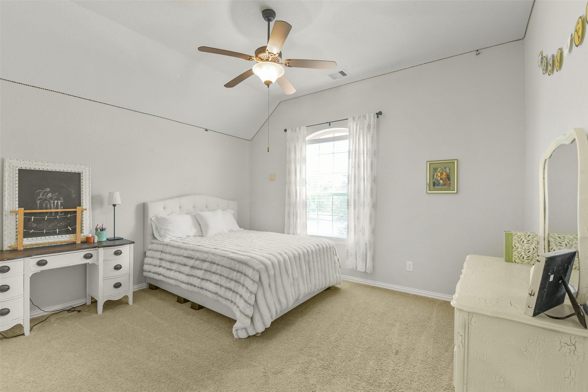 119 Finchfield Place, Montgomery, TX 77316 Comfortable secondary bedroom featuring a ceiling fan, natural light, and neutral carpeting.