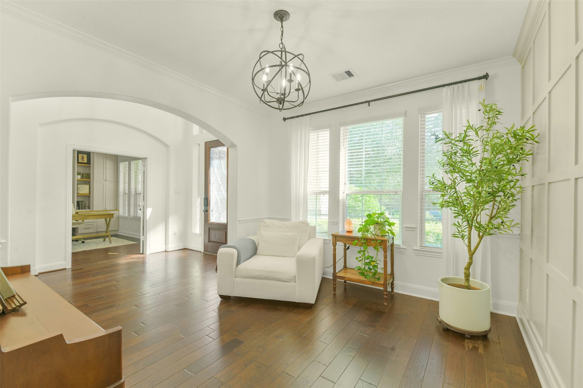 119 Finchfield Place, Montgomery, TX 77316 Elegant primary suite featuring hardwood flooring, large windows, and a comfortable sitting area.