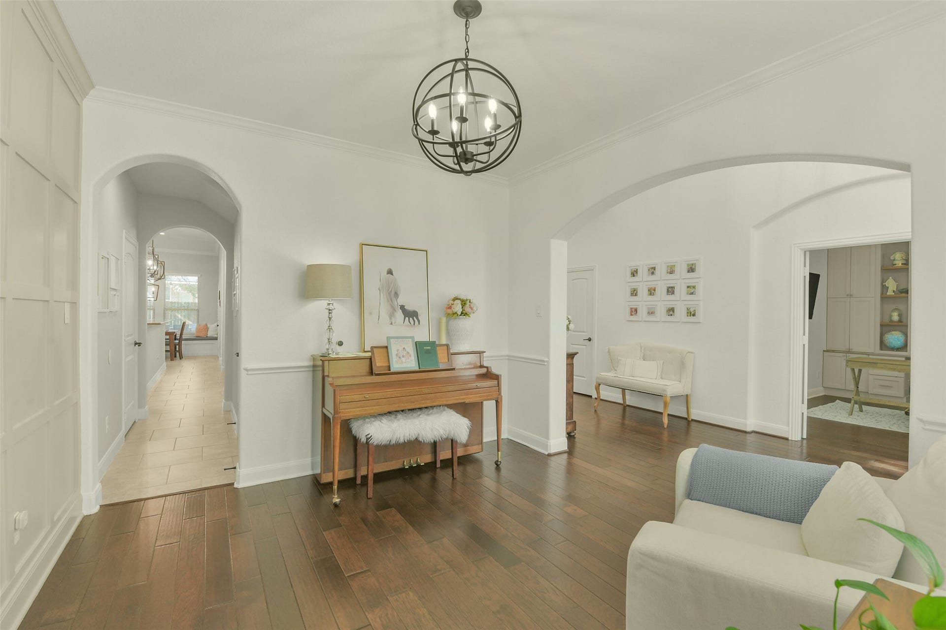 119 Finchfield Place, Montgomery, TX 77316 Another view of the primary suite showcasing its generous proportions and beautiful flooring.