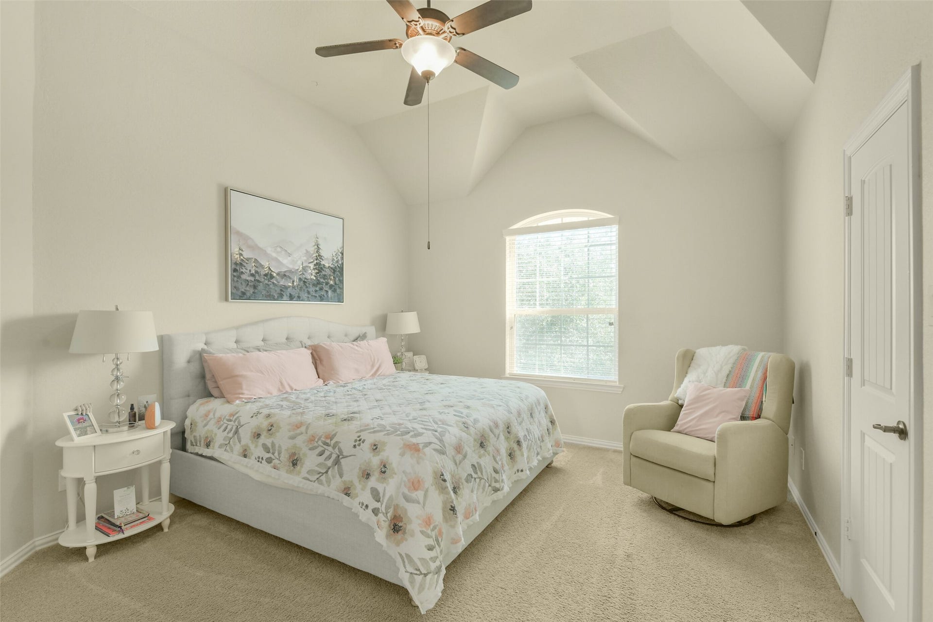 119 Finchfield Place, Montgomery, TX 77316 Charming secondary bedroom with vaulted ceiling, natural light, and comfortable proportions.