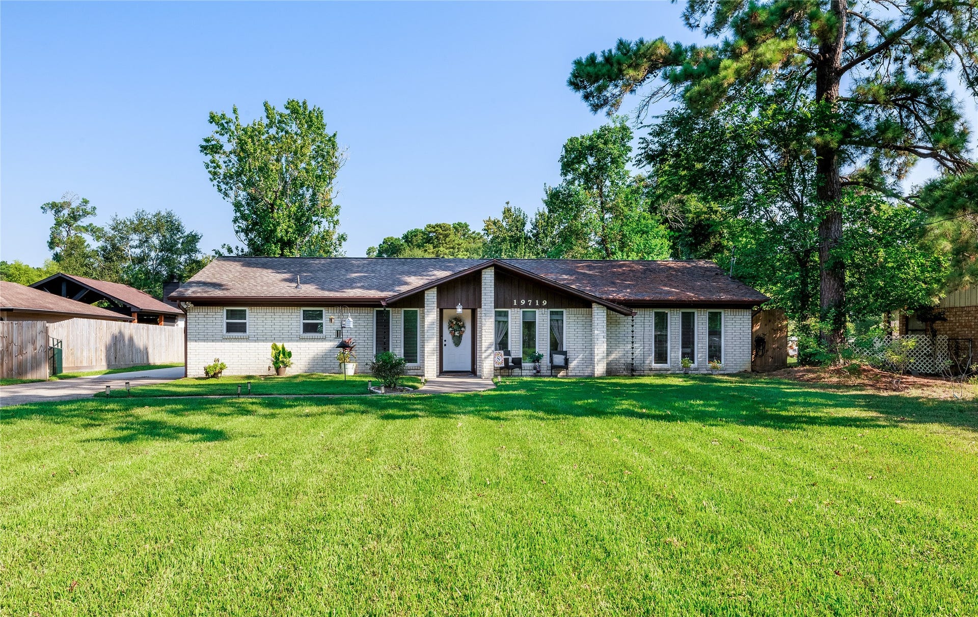 19719 Irenell Drive, Porter, TX 77365 Great curb appeal and and oversized lot!
