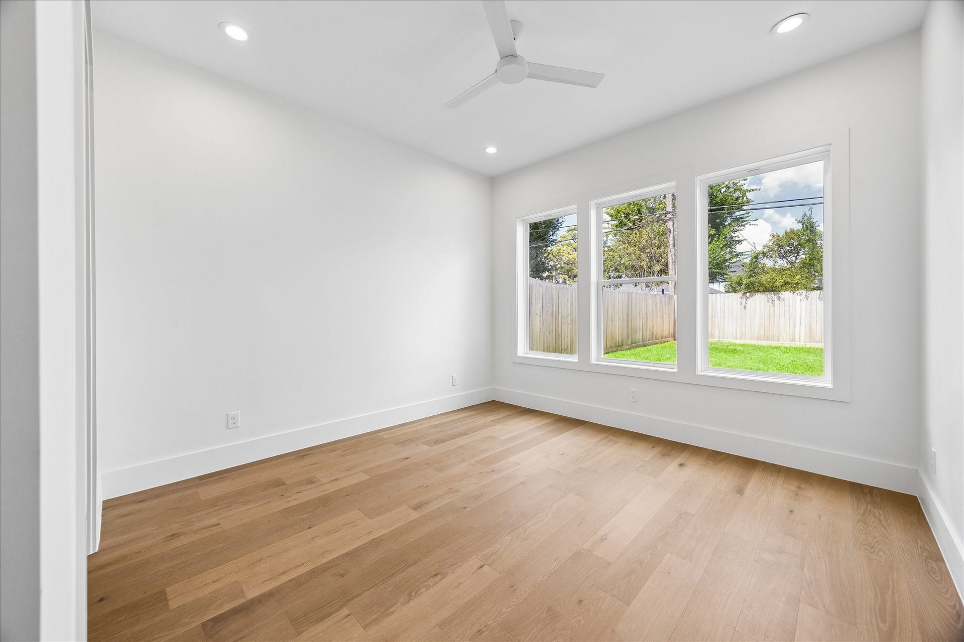 1726 Chantilly Lane, Houston, TX 77018 The downstairs bedroom offers wood flooring, a ceiling fan and a view toward the backyard. Its first-floor location adds flexibility for guests or other household needs.