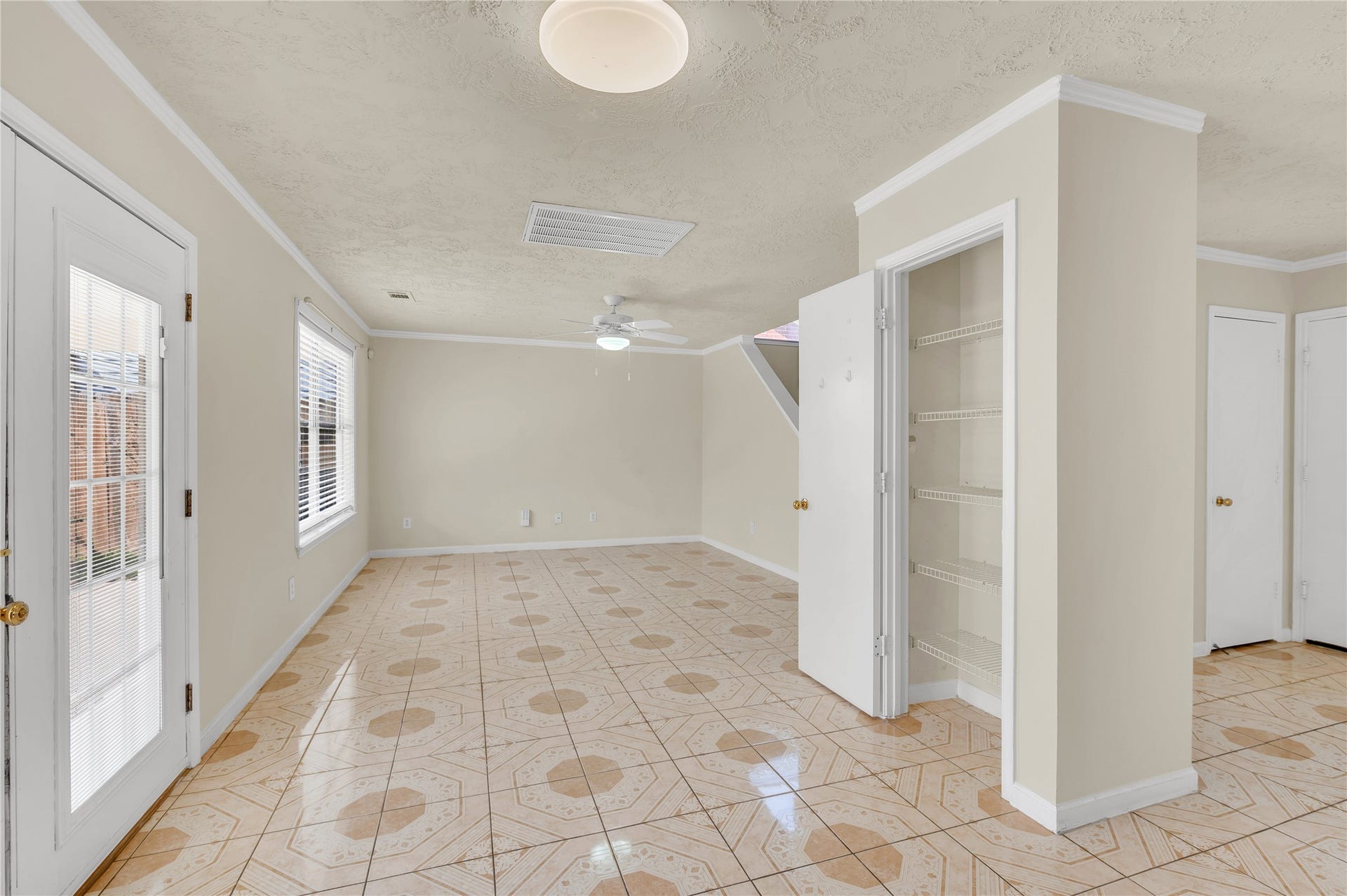 11818 Eagle Island Lane, Houston, TX 77034 FAMILY ROOM