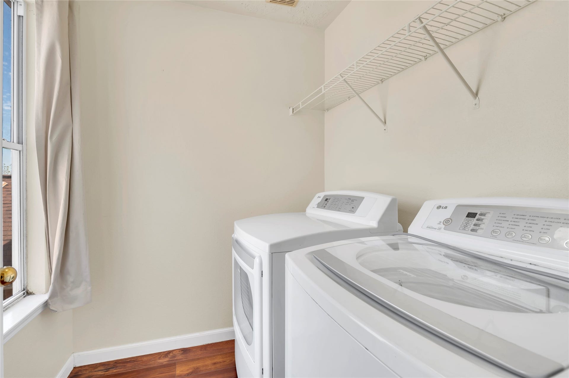 11818 Eagle Island Lane, Houston, TX 77034 LAUNDRY ROOM