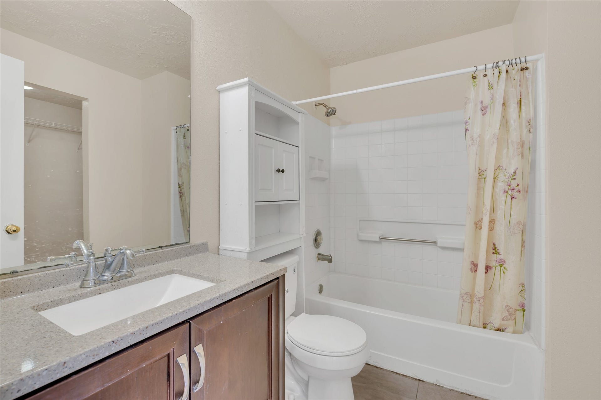 11818 Eagle Island Lane, Houston, TX 77034 MAIN RESTROOM