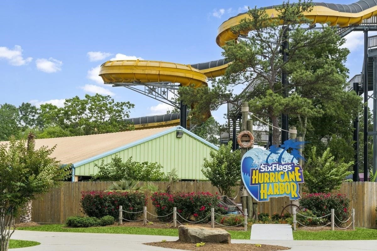 22607 Pinecone Forest Lane, Tomball, TX 77377 Convenient to Six Flags Hurricane Harbor