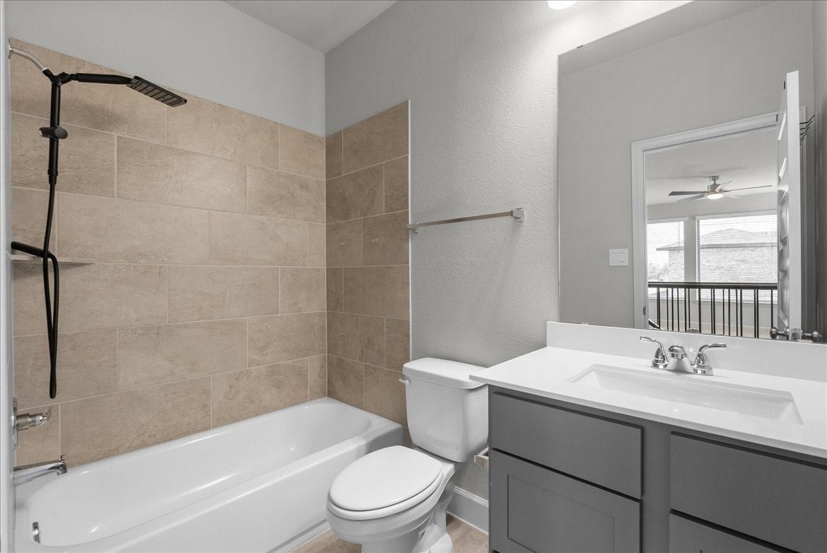 19007 Satsuma Ridge Drive, Manvel, TX 77578 Shared bathroom upstairs.