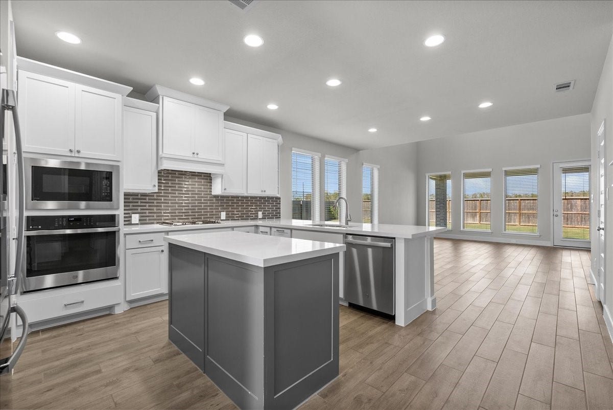 19007 Satsuma Ridge Drive, Manvel, TX 77578 An open concept is a fantastic way to entertain guests!