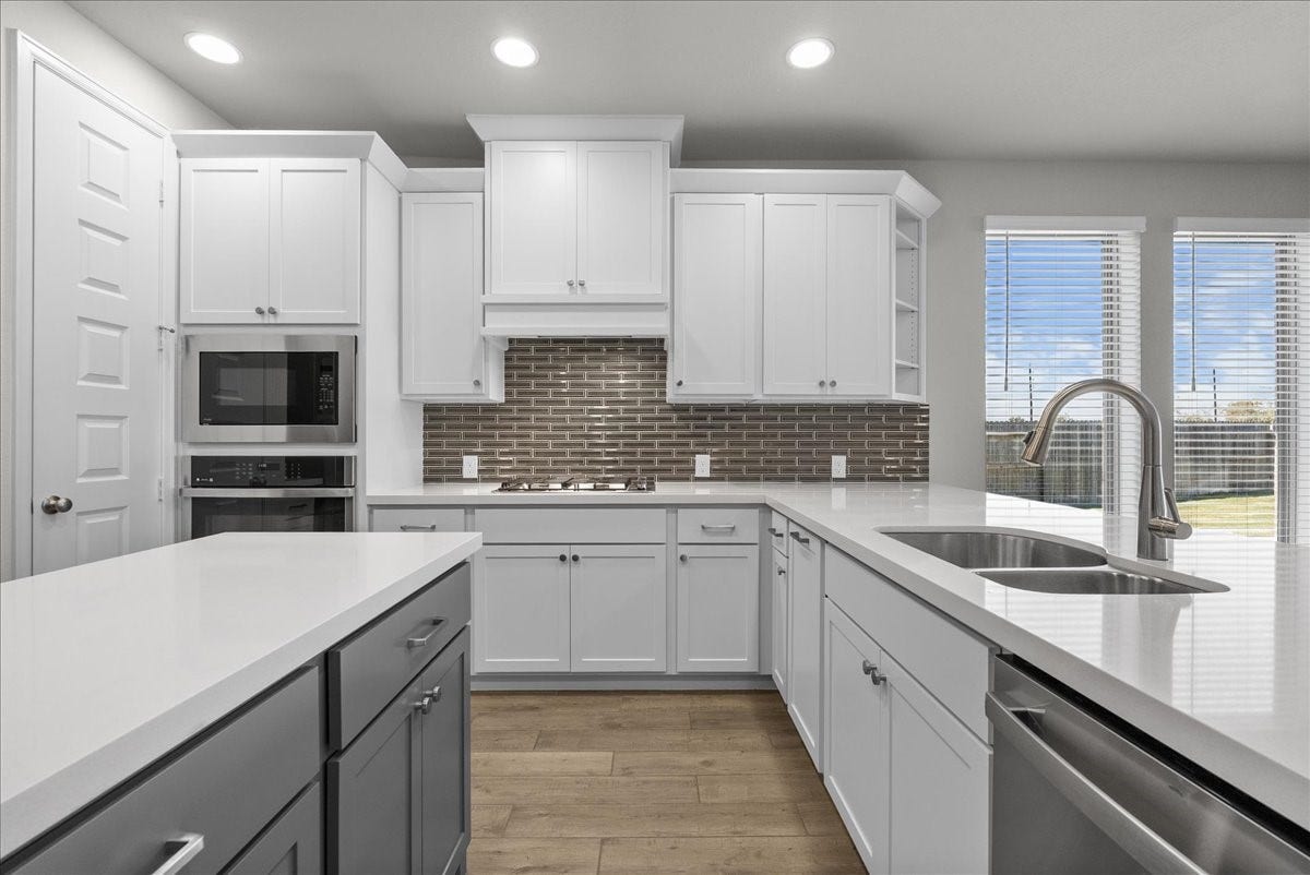 19007 Satsuma Ridge Drive, Manvel, TX 77578 Gorgeous countertops, stainless steel appliances, and plenty of space for multiple cooks!