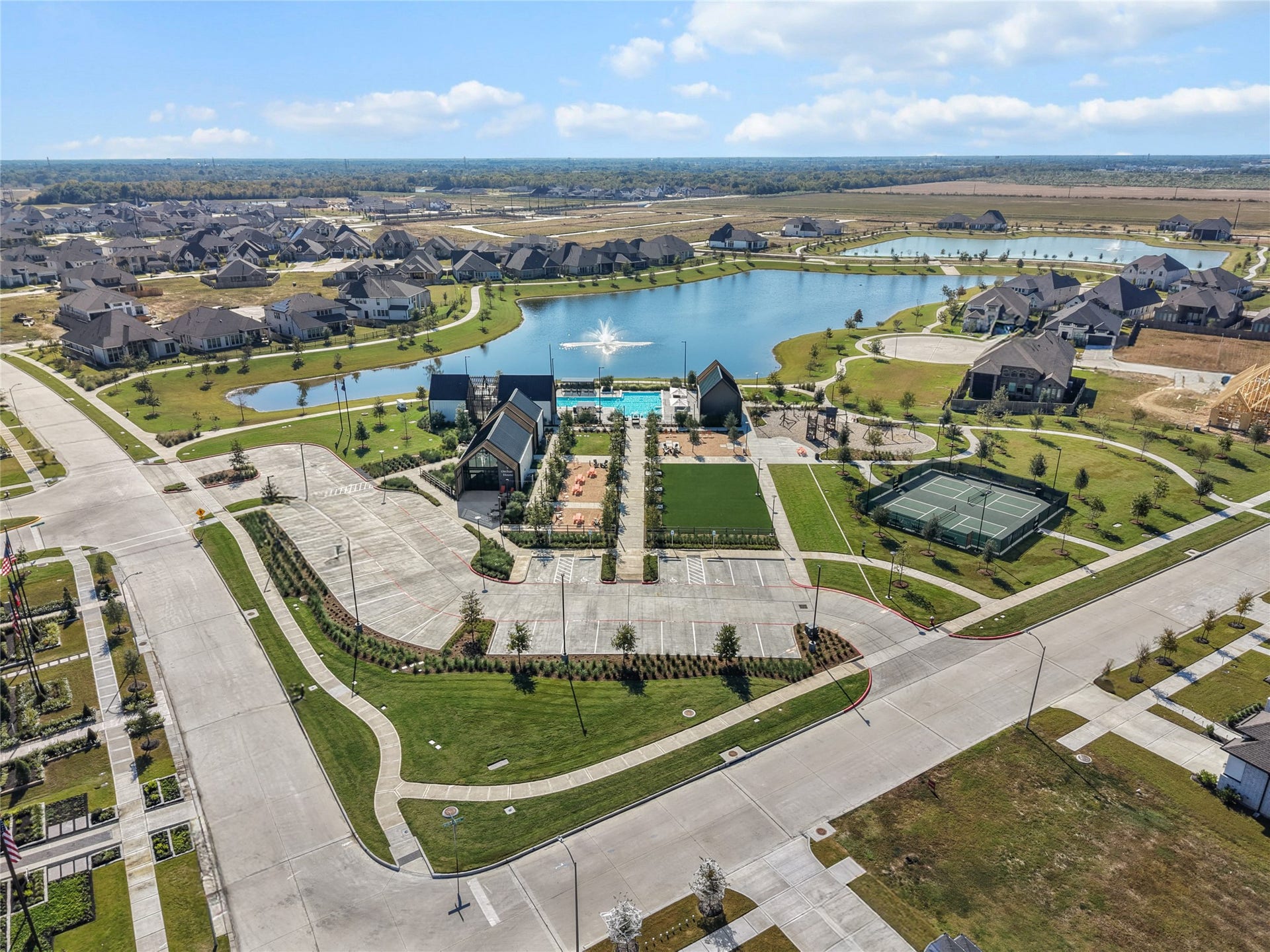 19007 Satsuma Ridge Drive, Manvel, TX 77578 Pickleball courts, pavilion, clubhouse, playground, and an event lawn ready to use!