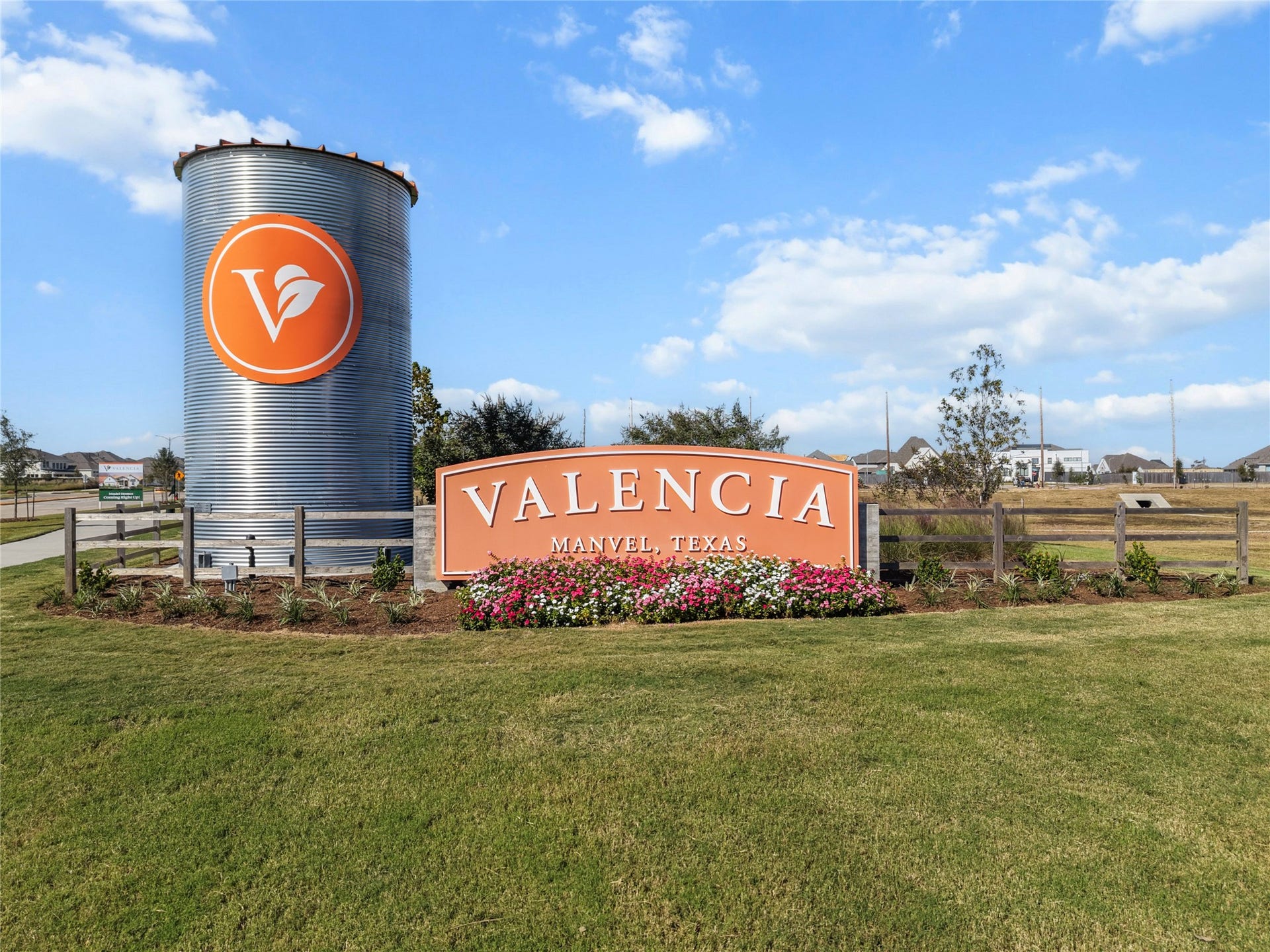 19007 Satsuma Ridge Drive, Manvel, TX 77578 Welcome home to Valencia! It offers superb amenities and access to Hwy 6 and Hwy 288 in Manvel.