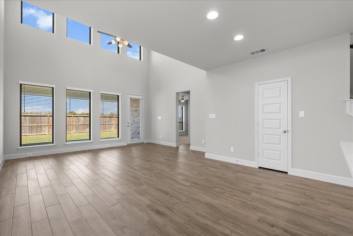 19007 Satsuma Ridge Drive, Manvel, TX 77578 Lots of natural light!