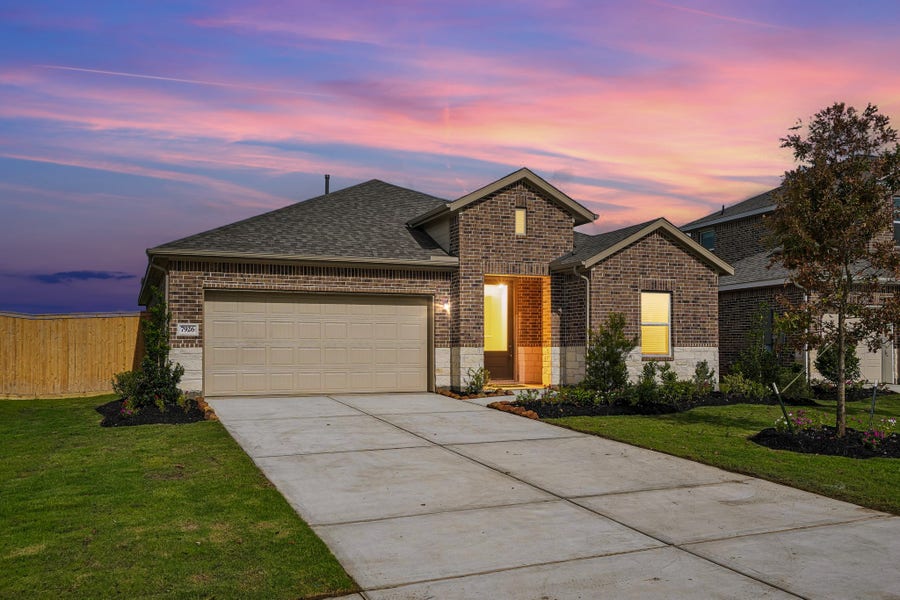 Property photo for 7926 Jade Crest Drive, Angleton, TX