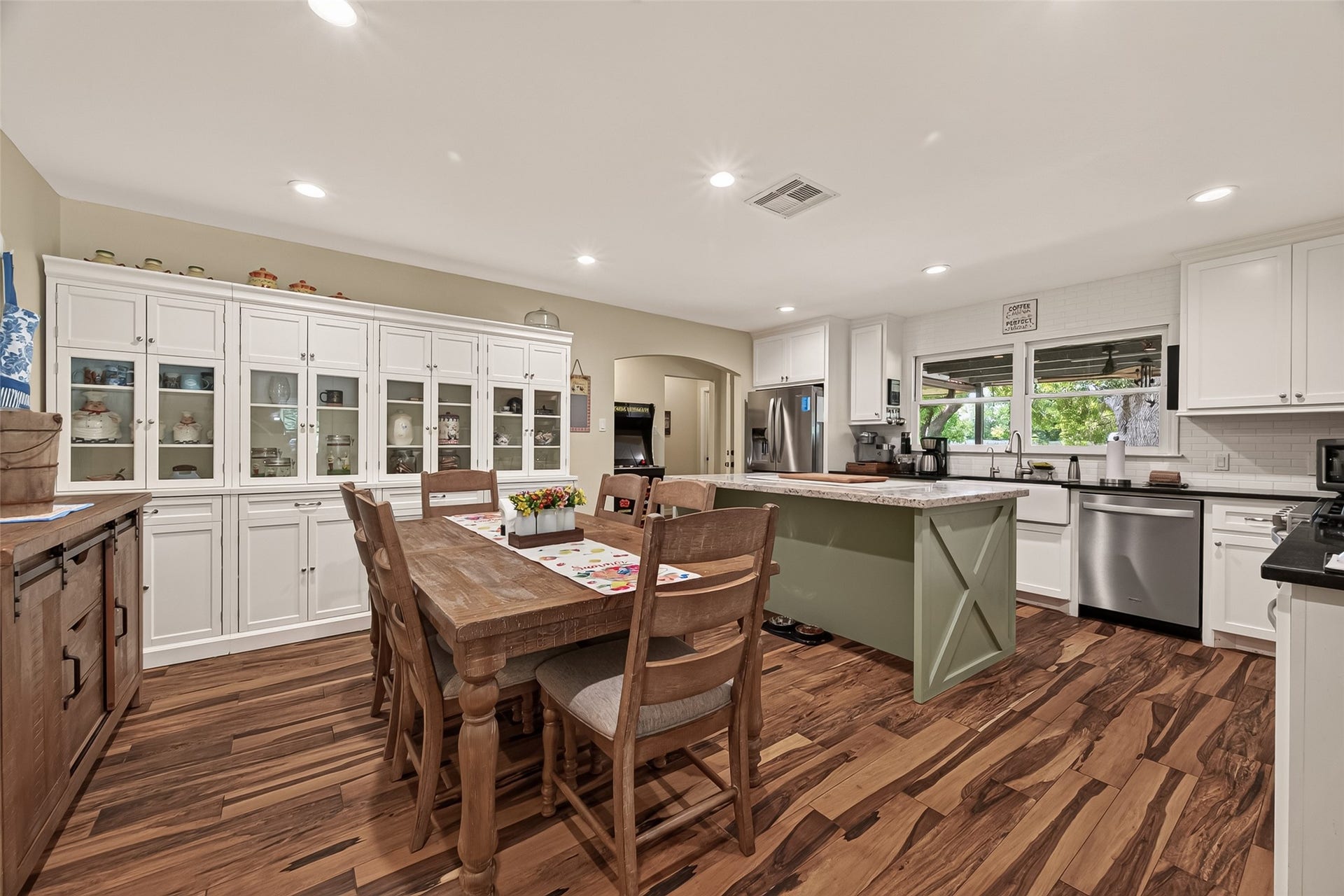 5606 Highland Road, Santa Fe, TX 77517 5606 Highland Road, Santa Fe, TX 77517