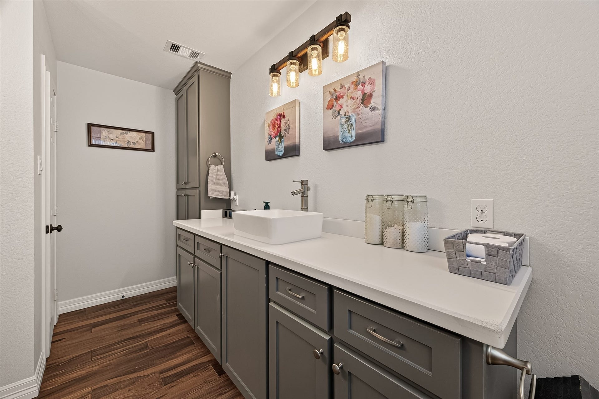 5606 Highland Road, Santa Fe, TX 77517 5606 Highland Road, Santa Fe, TX 77517