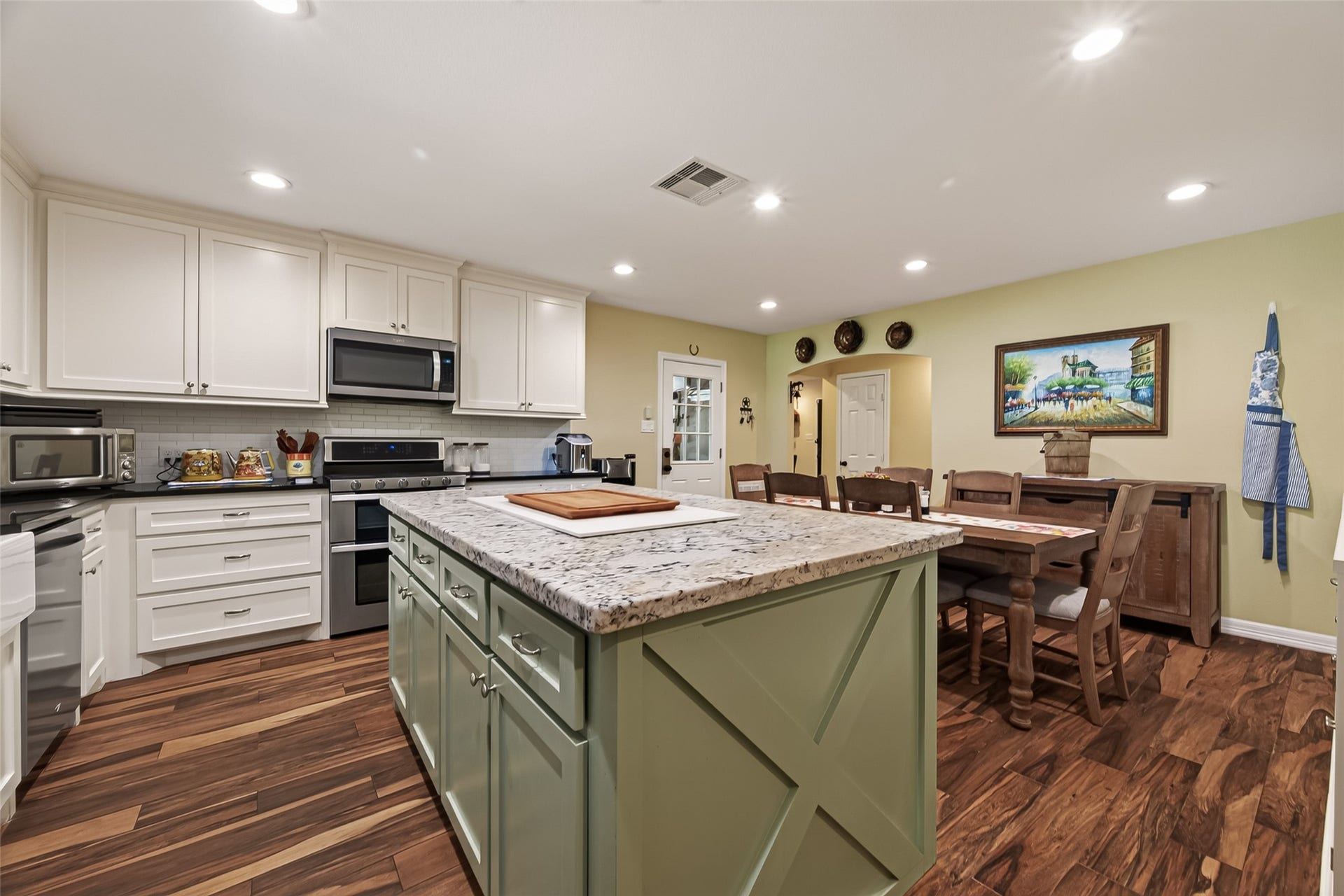 5606 Highland Road, Santa Fe, TX 77517 5606 Highland Road, Santa Fe, TX 77517
