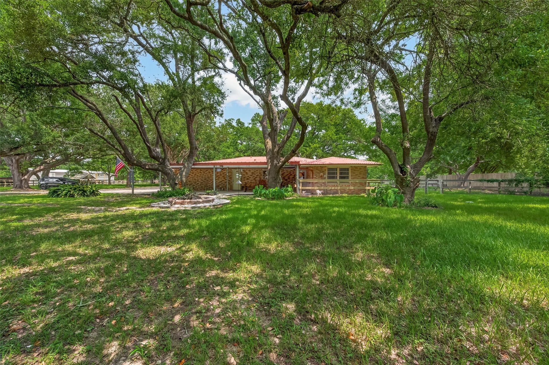 5606 Highland Road, Santa Fe, TX 77517 5606 Highland Road, Santa Fe, TX 77517