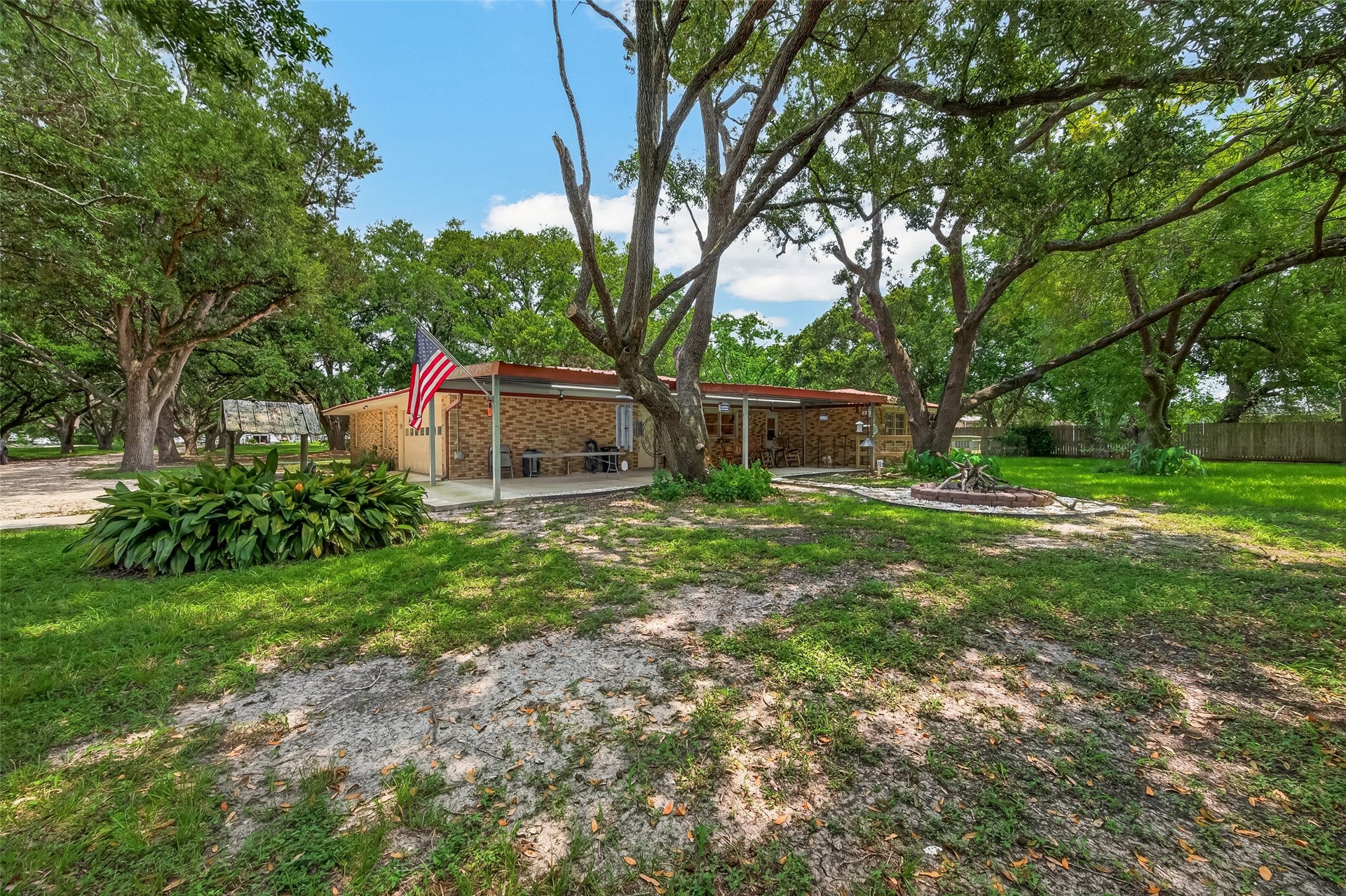 5606 Highland Road, Santa Fe, TX 77517 5606 Highland Road, Santa Fe, TX 77517