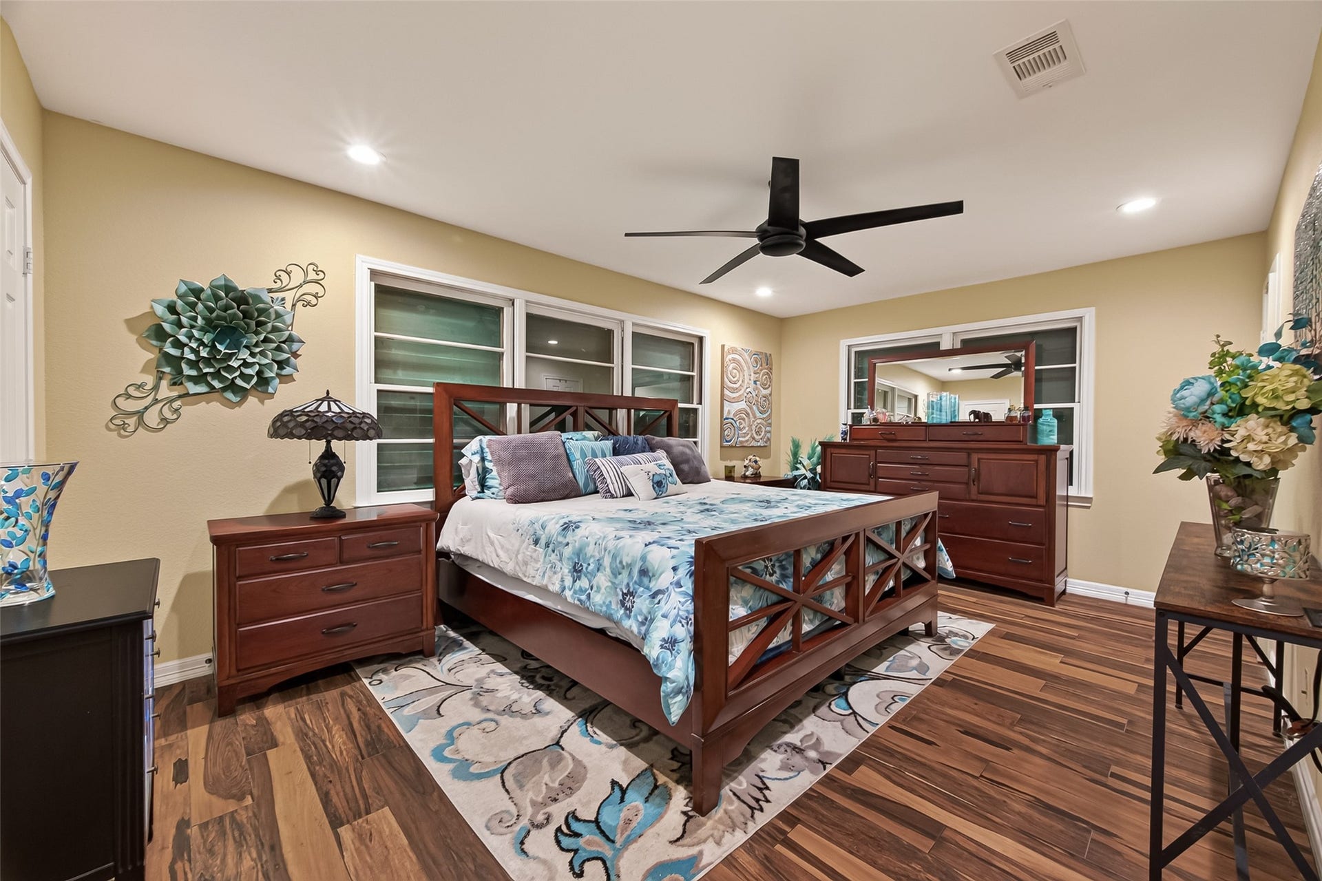 5606 Highland Road, Santa Fe, TX 77517 5606 Highland Road, Santa Fe, TX 77517