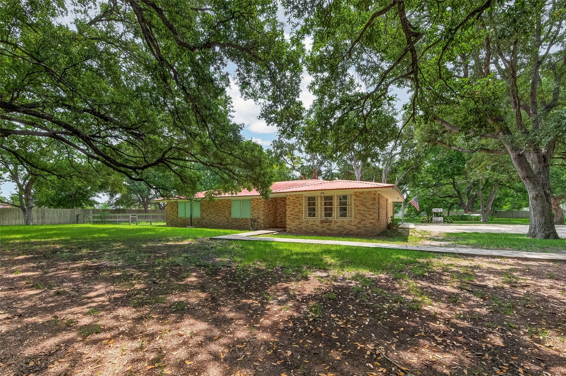 5606 Highland Road, Santa Fe, TX 77517 5606 Highland Road, Santa Fe, TX 77517