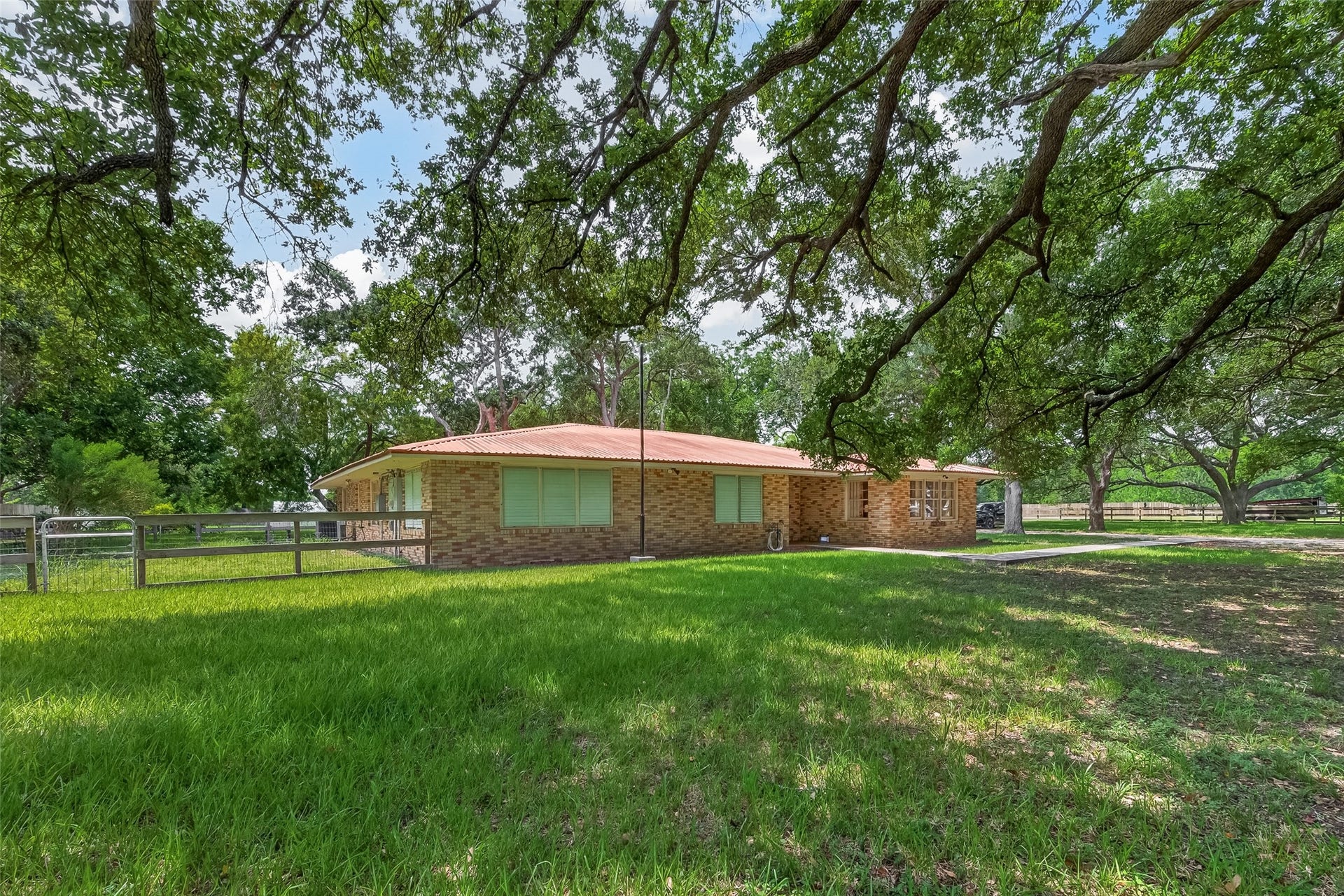 5606 Highland Road, Santa Fe, TX 77517 5606 Highland Road, Santa Fe, TX 77517