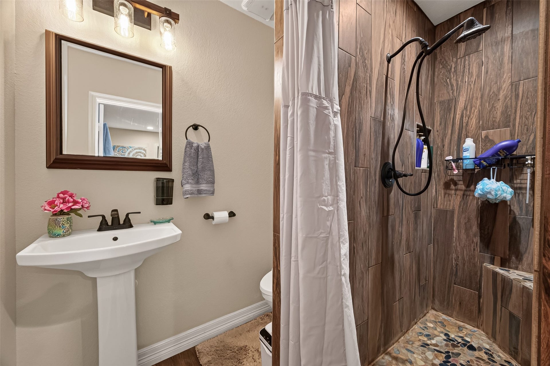 5606 Highland Road, Santa Fe, TX 77517 5606 Highland Road, Santa Fe, TX 77517