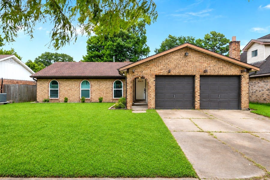 Property photo for 16119 La Avenida Drive, Houston, TX
