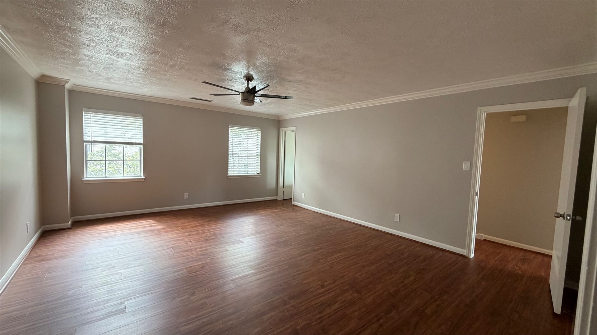 6310 DEERWOOD Road, Houston, TX 77057 6310 DEERWOOD Road, Houston, TX 77057