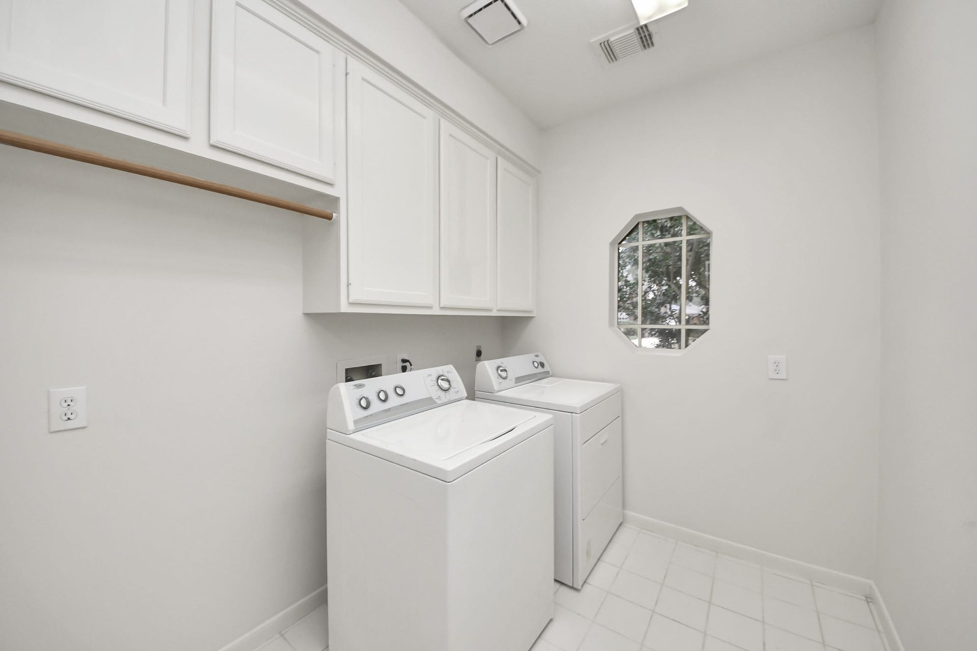 4418 Bermuda Drive, Sugar Land, TX 77479 4418 Bermuda Drive, Sugar Land, TX 77479
